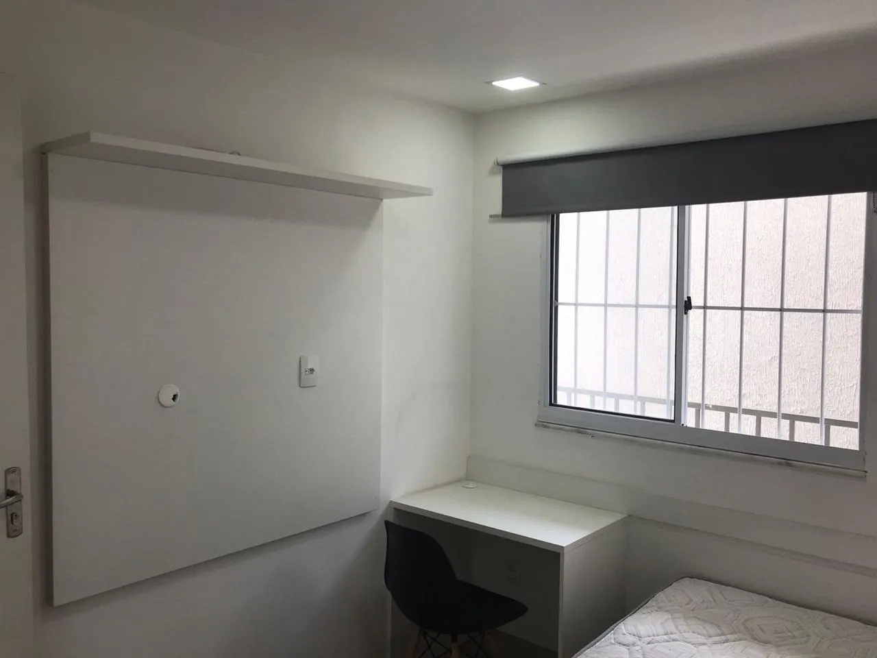 Furnished studio-style apartment with open-plan kitchen — photo 16