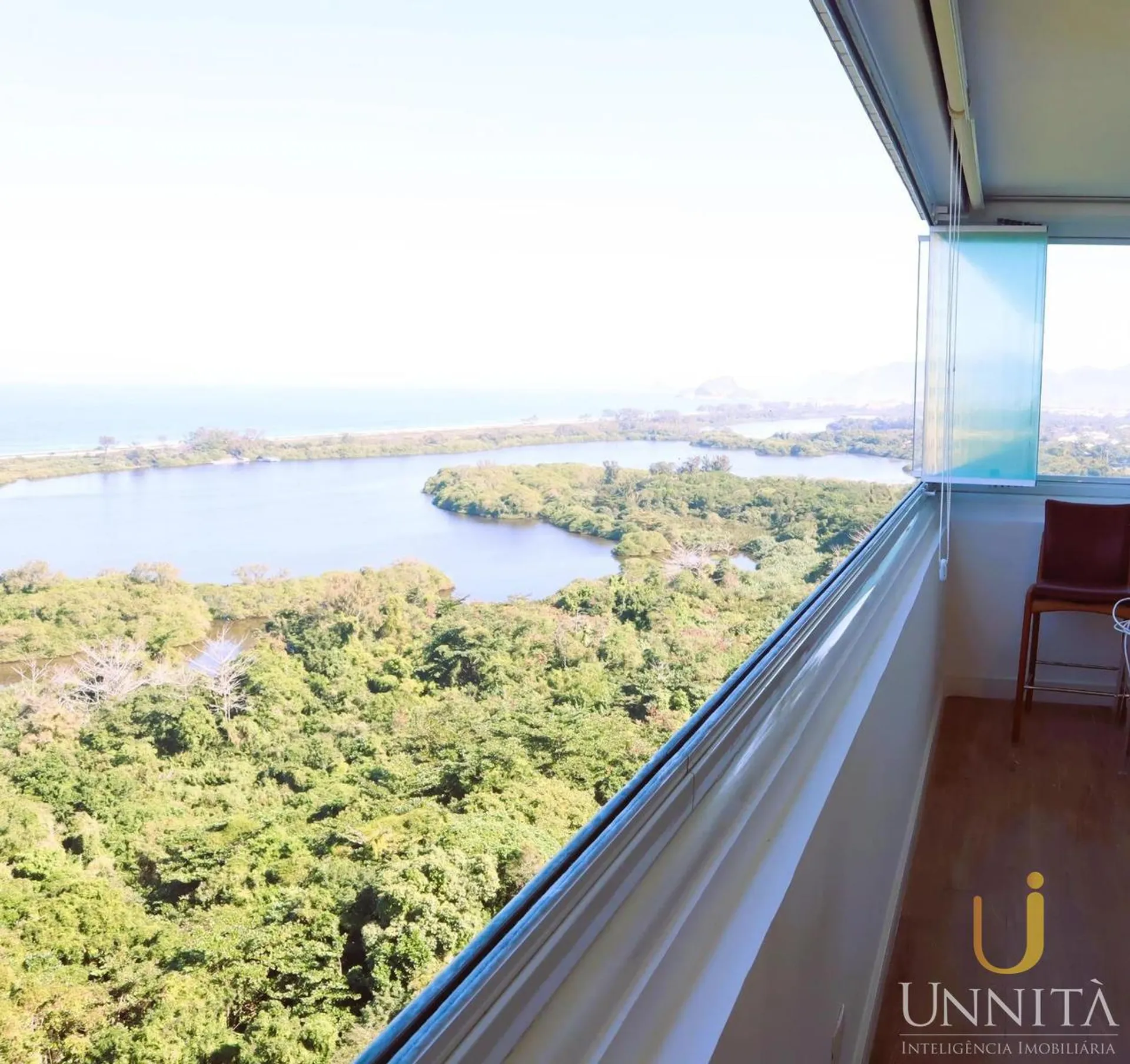 Glass-enclosed balcony in a 3-bedroom apartment, 110 m² — photo 5