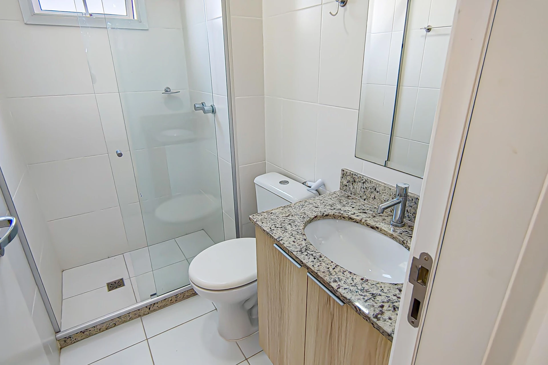 Unfurnished 2-bedroom apartment with en-suite bathrooms — photo 40