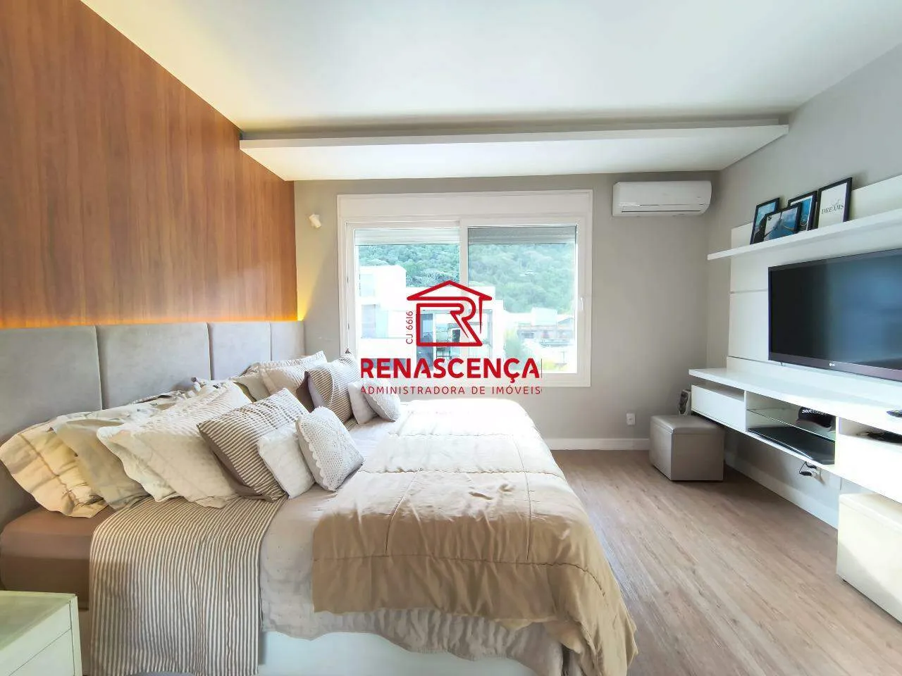 Меблированный дом с 4 спальнями-сюитами и садом 502 м² — photo 22