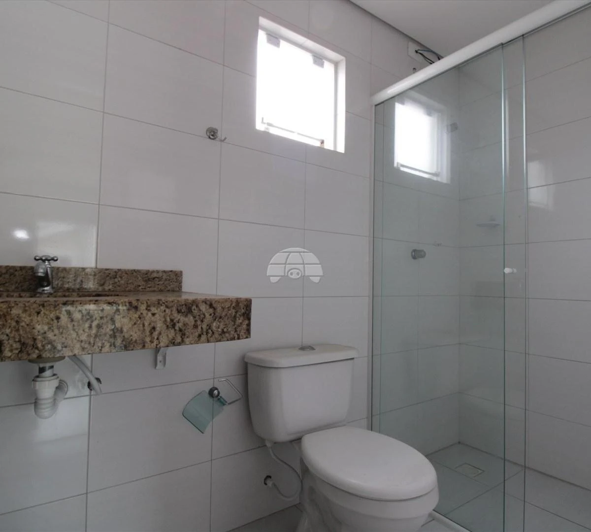 3-bedroom house with a bathtub in Curitiba — photo 33