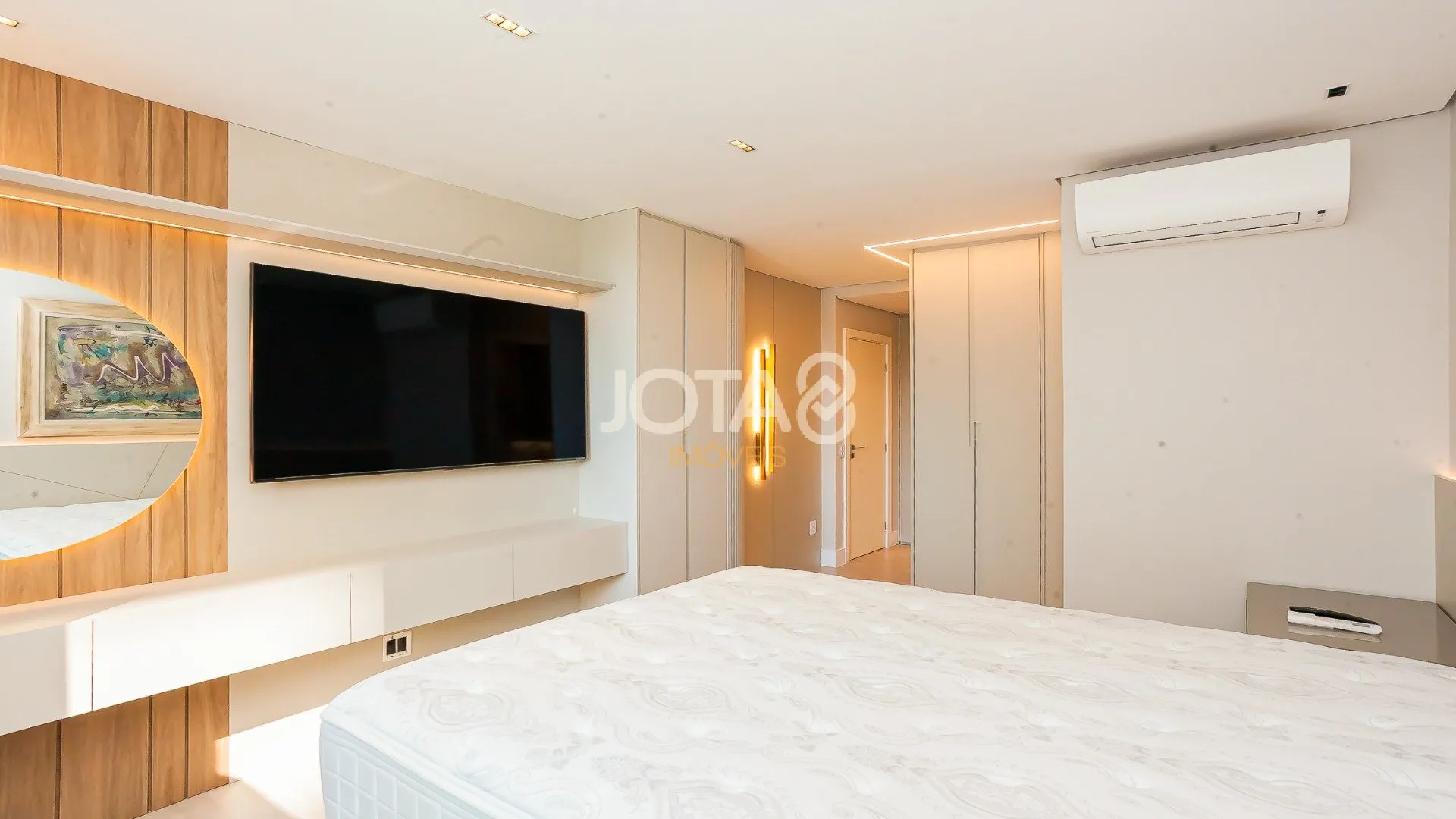 199 m² apartment with 2 bedrooms and a suite, 2 parking — photo 38