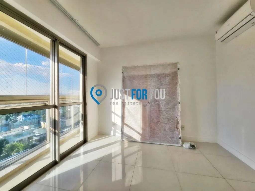 4-bedroom apartment with 233 m² and 5 bathrooms — photo 38