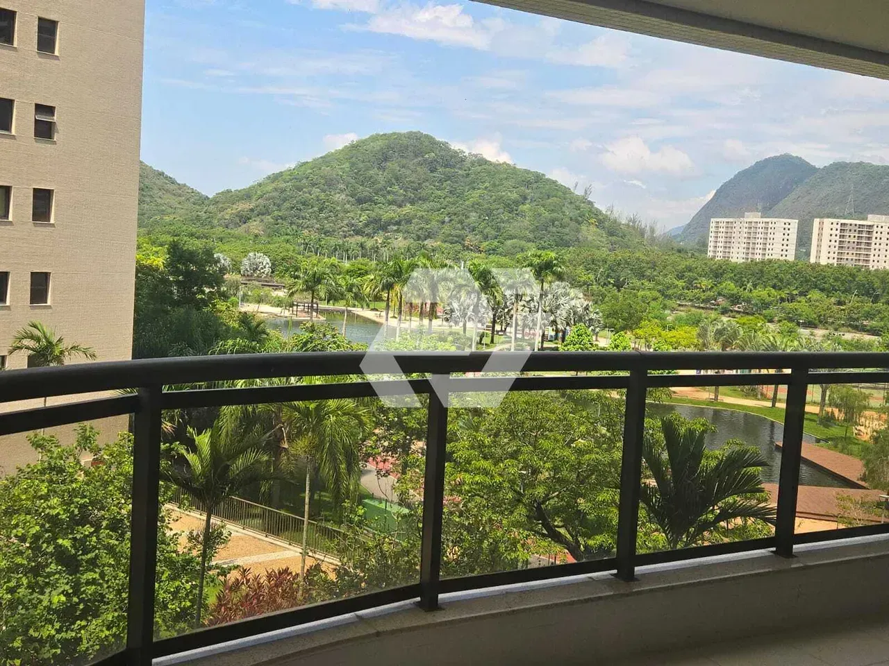 Unfurnished 2-bedroom apartment with 3 bathrooms and balcony — photo 4