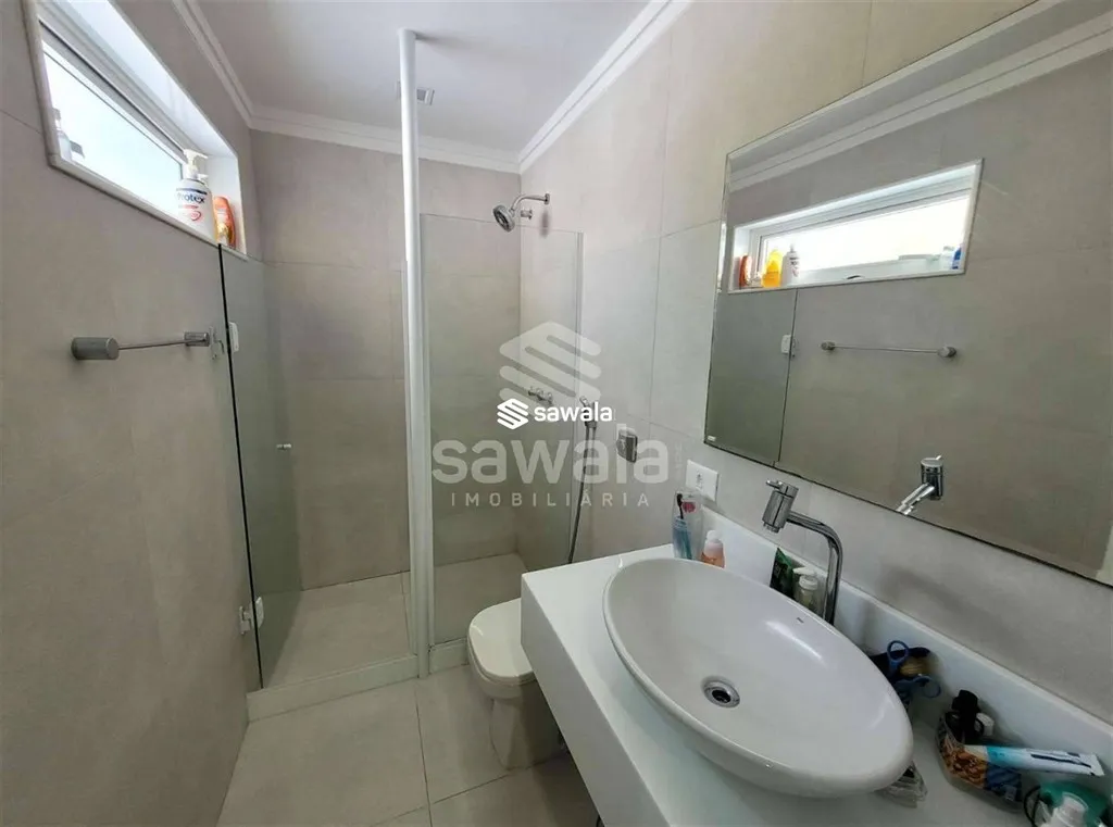 Furnished 600 m² house with 6 bedrooms and 8 bathrooms — photo 35