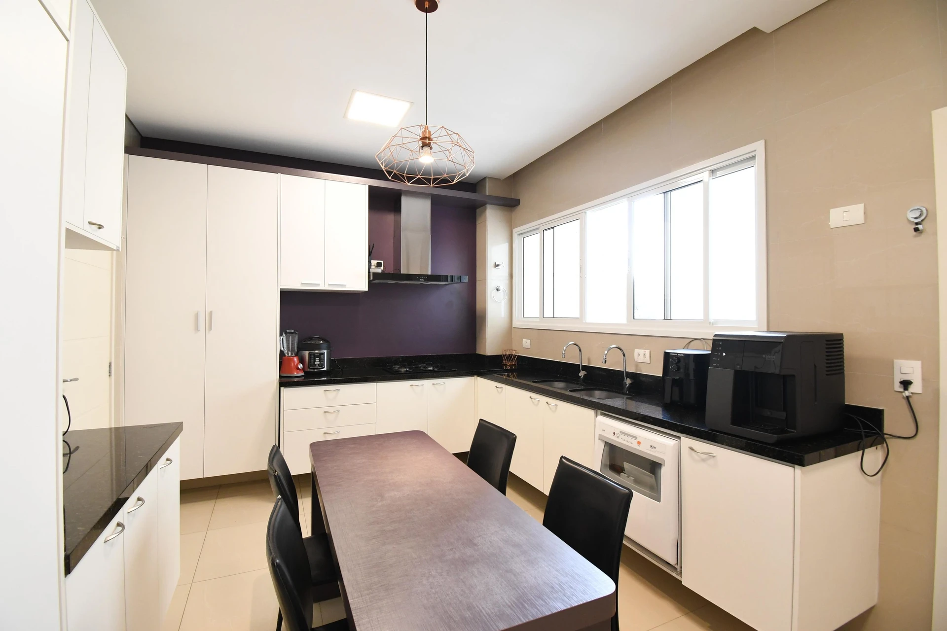 4-bedroom apartment with a dishwasher in Curitiba — photo 27