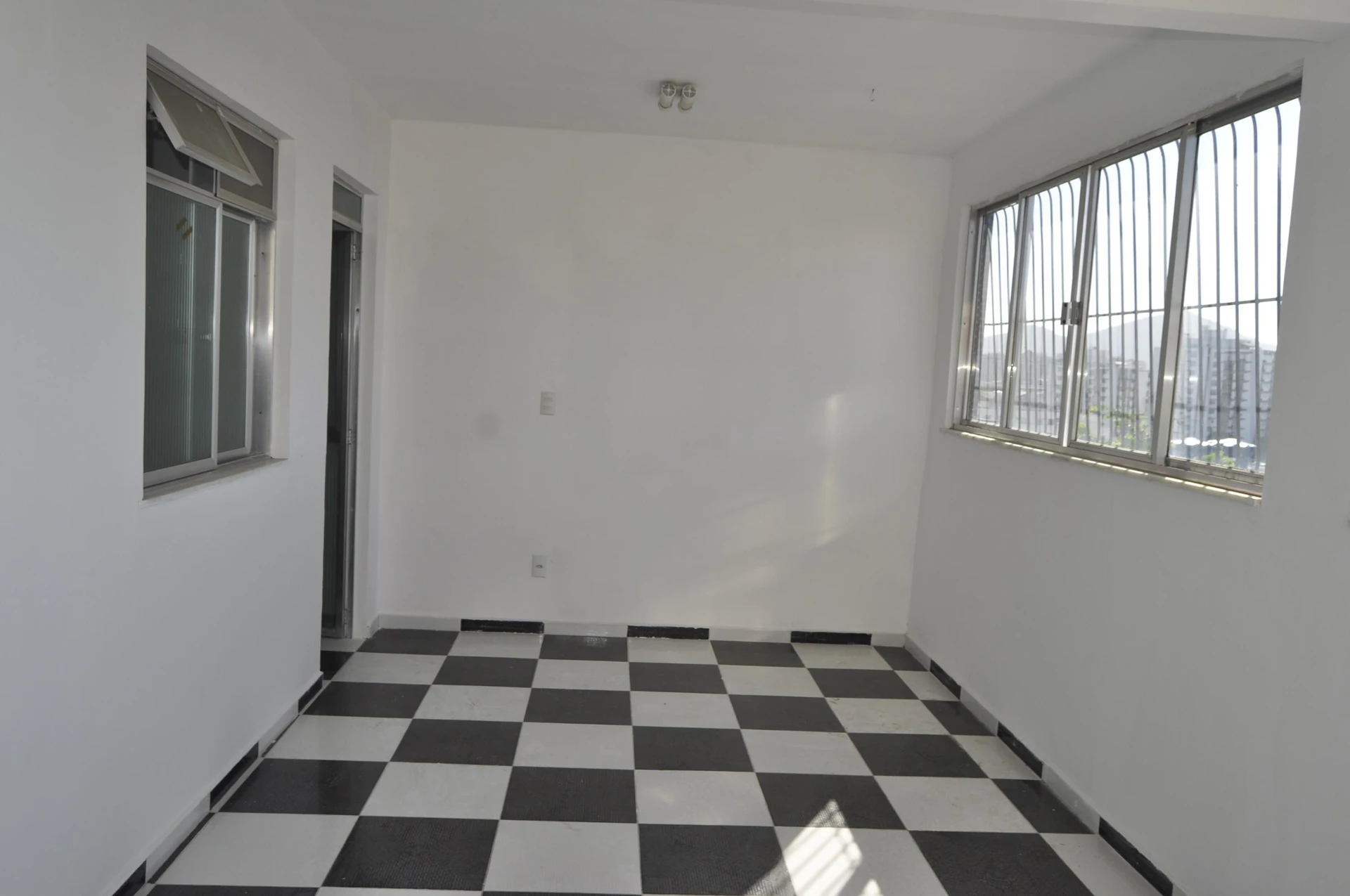 Rental house with 6 bedrooms and 4 bathrooms — photo 39