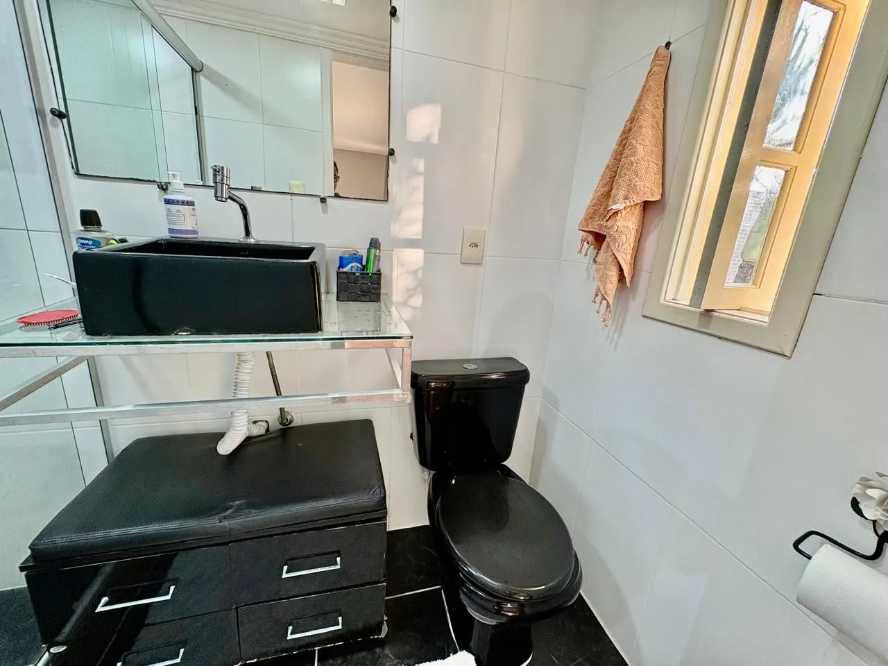 Furnished 4 en-suite bedrooms with 9 bathrooms — photo 27