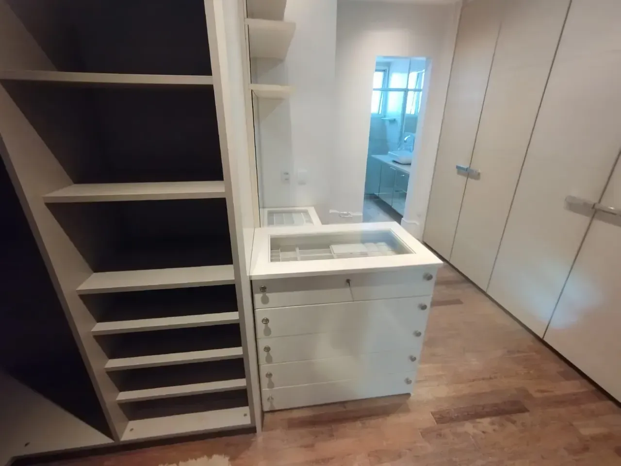 Apartamento sem mobília com 4 quartos e 5 banheiros — photo 28