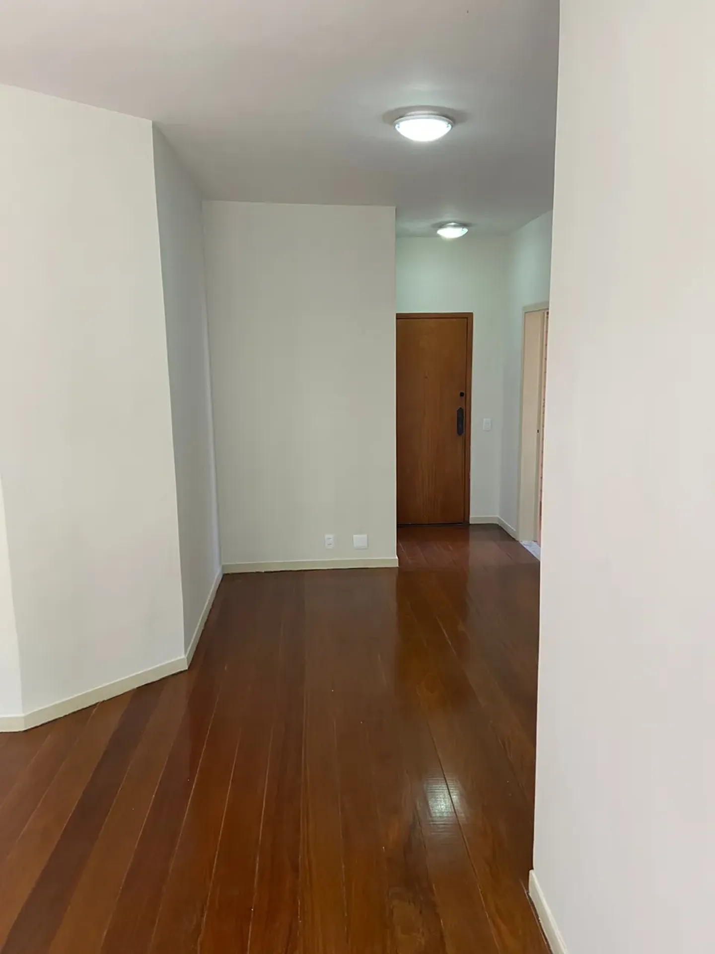 Wood or laminate floors in a 2-bedroom apartment, 70 m² — photo 15
