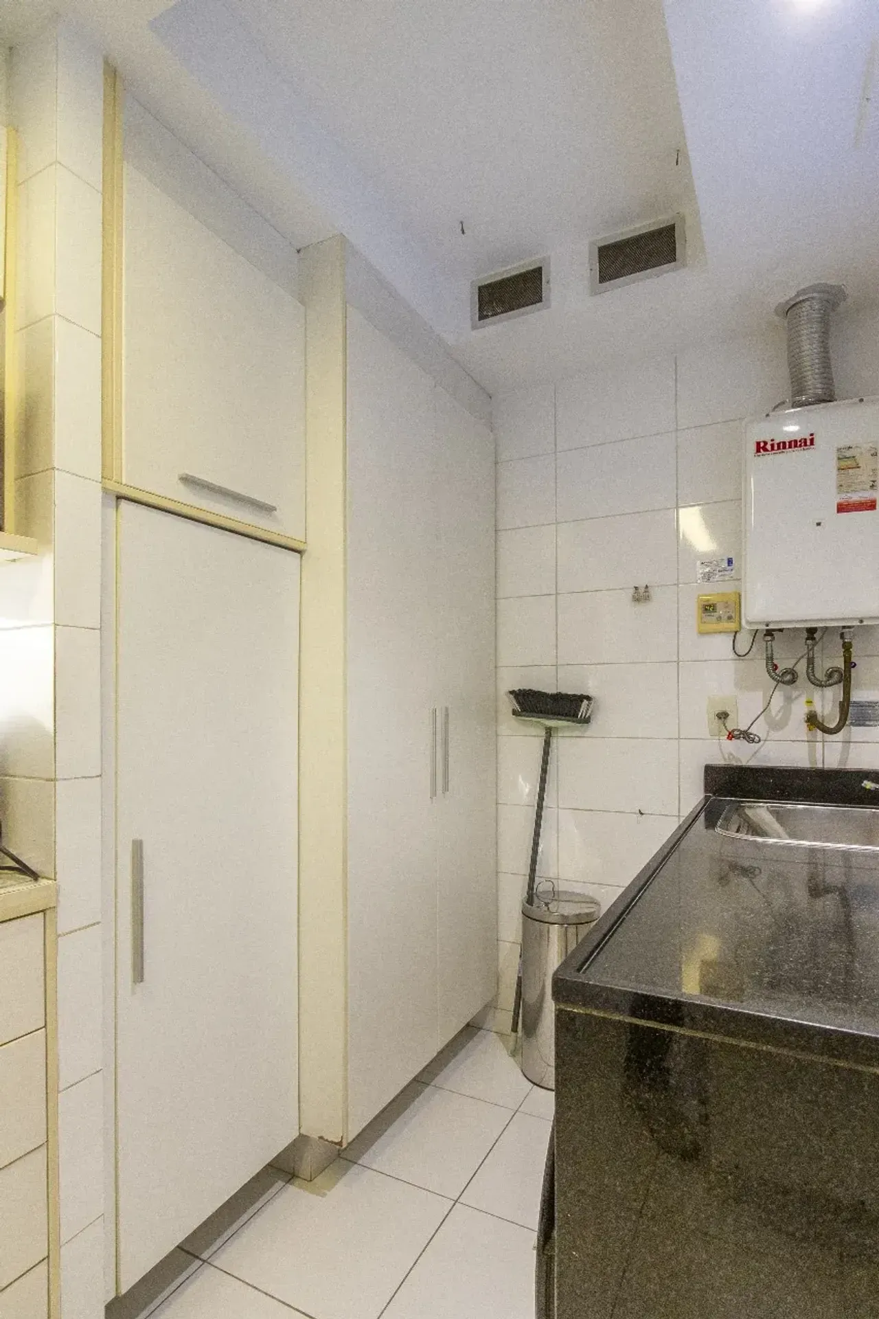 Furnished 100 m² apartment with a bedroom en-suite — photo 9