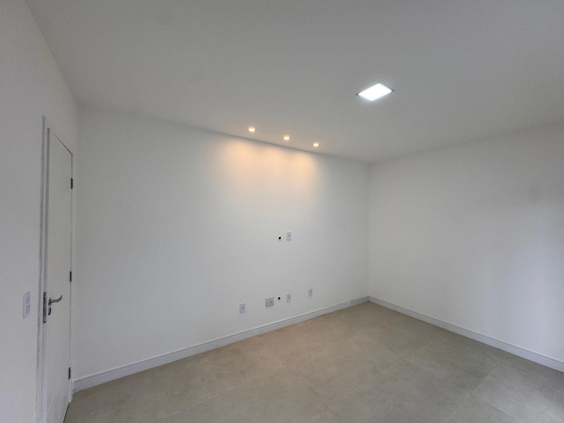 Condo house with 4 en-suite bedrooms and private yard — photo 12
