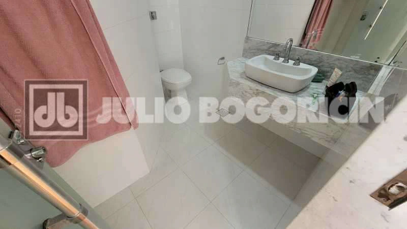 3-bedroom apartment with a suite and a balcony — photo 28