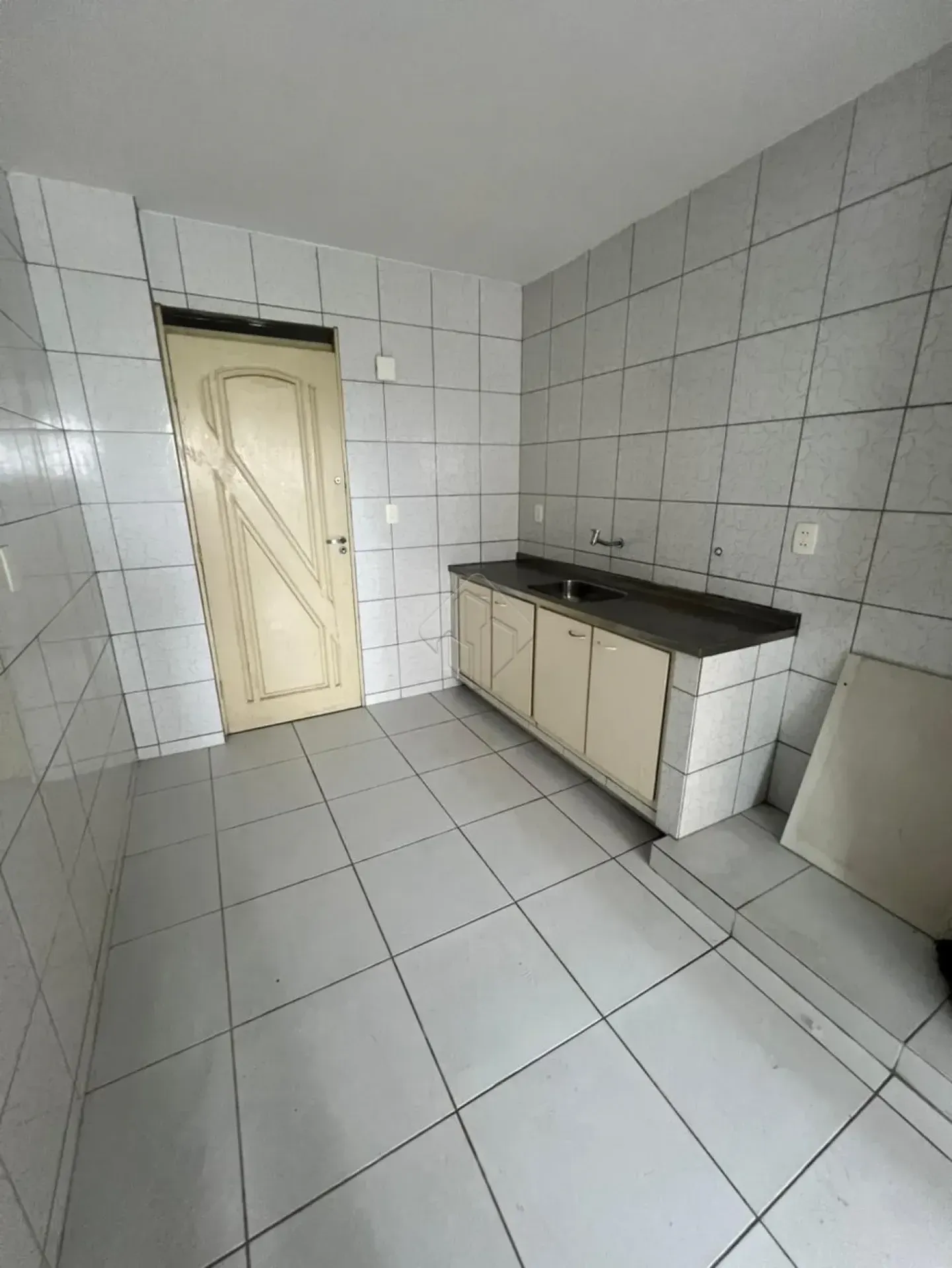 Apartamento sem mobília com 3 quartos e 160 m²