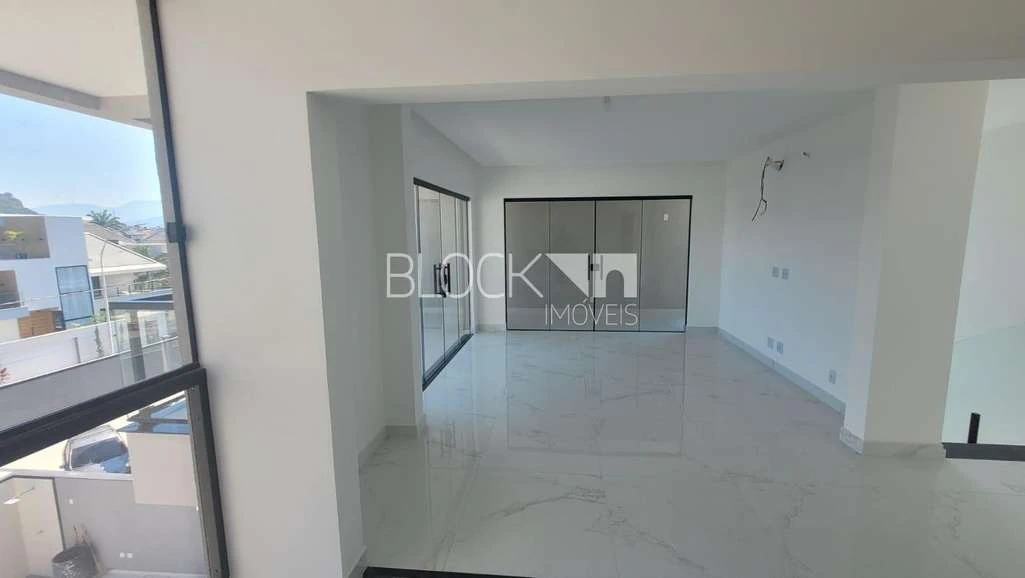 Casa com 6 suítes e cozinha americana aberta com fogão a gás — photo 9
