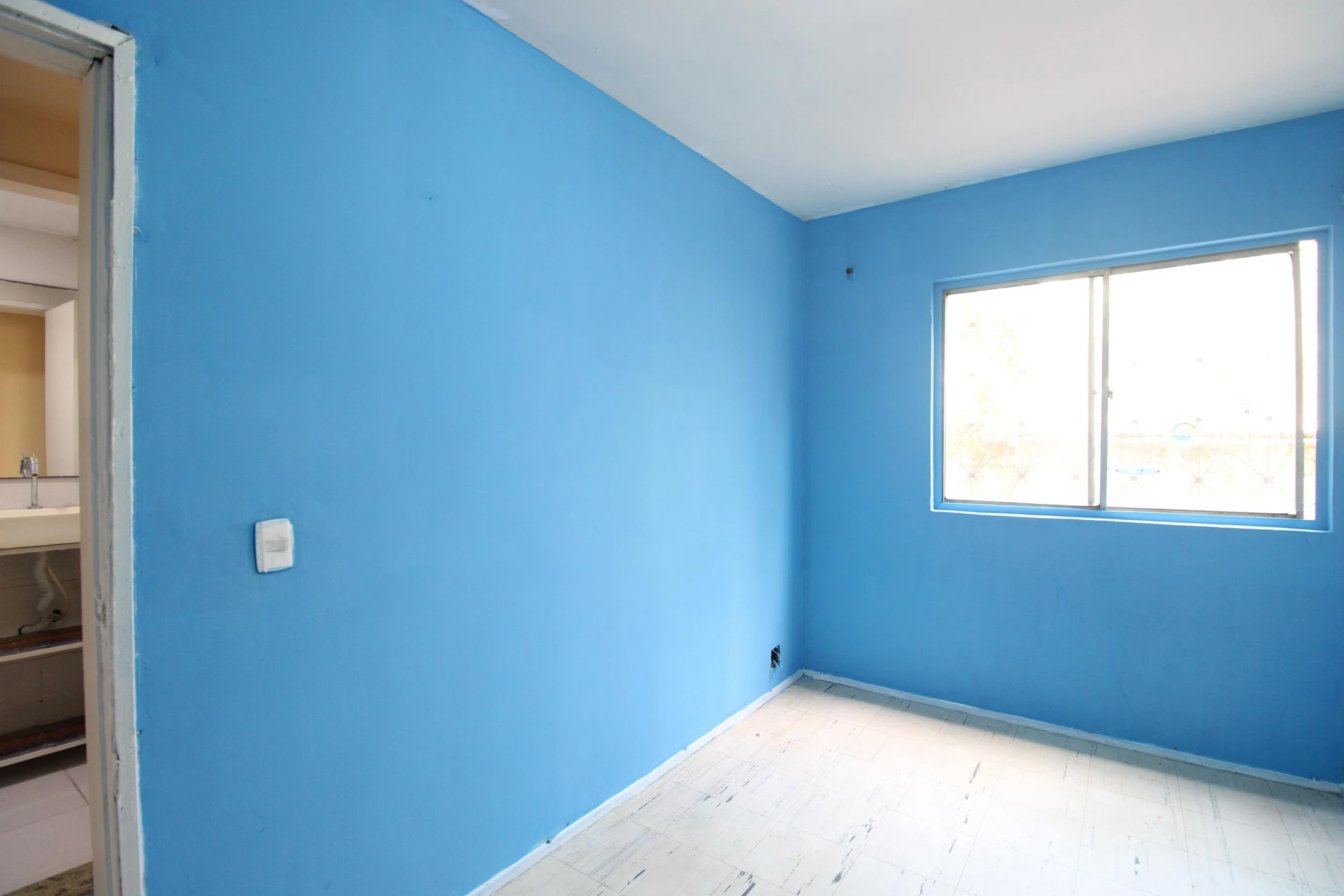 2-bedroom apartment in a building with a pool — photo 7