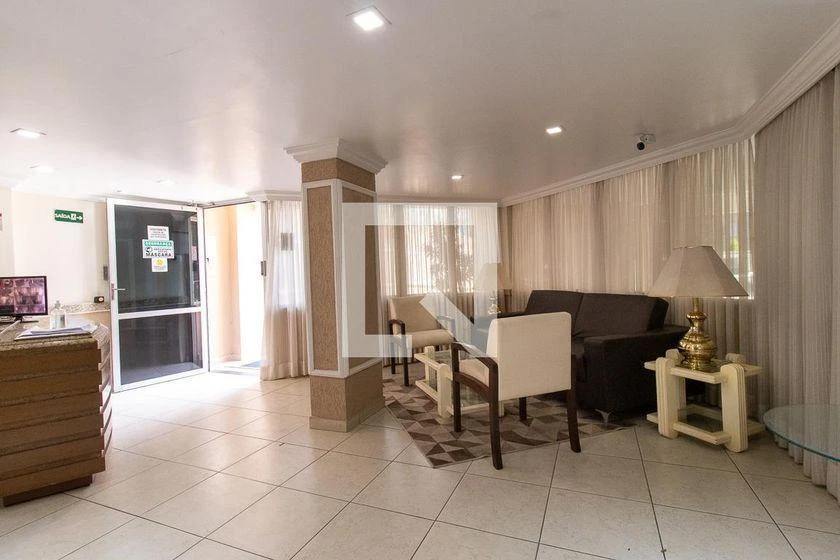 One-bedroom apartment with wood or laminate floors — photo 25
