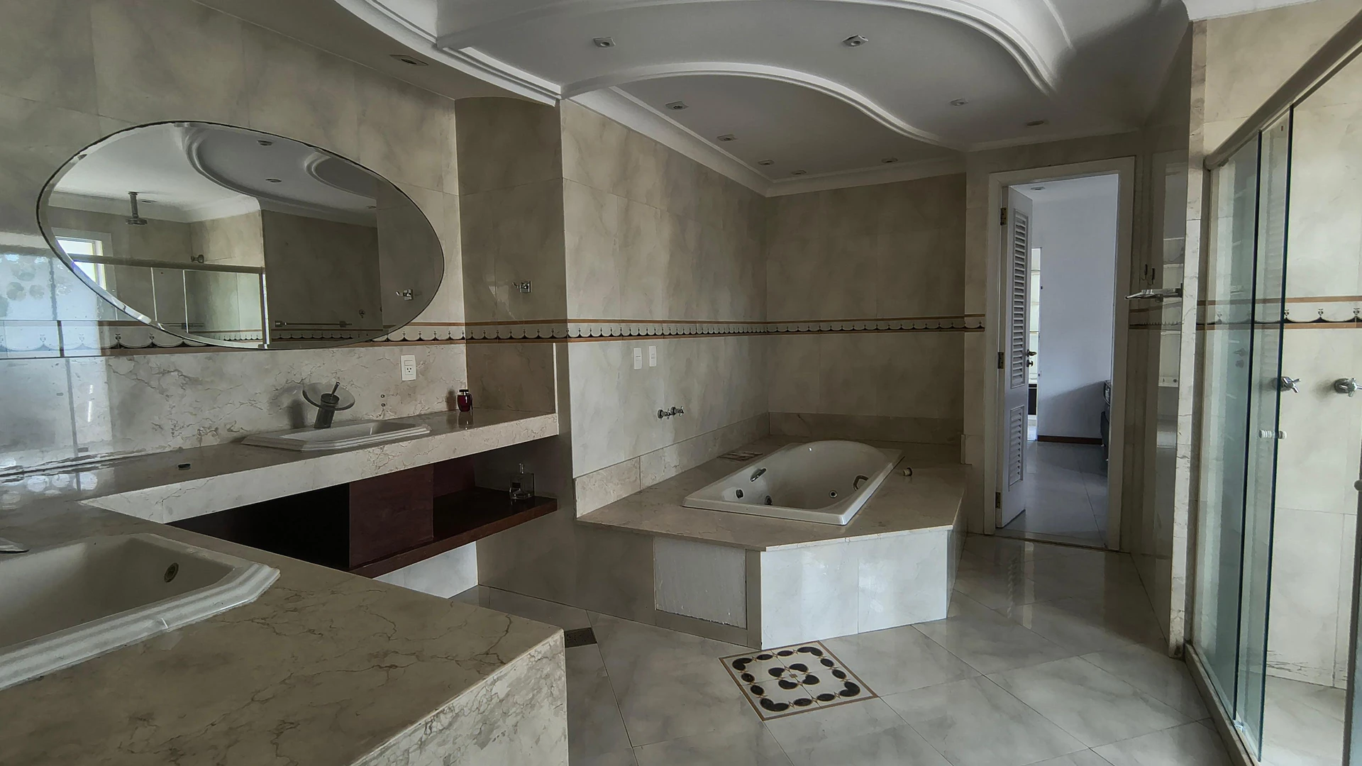 Furnished house with 7 bedrooms and open-plan kitchen — photo 27