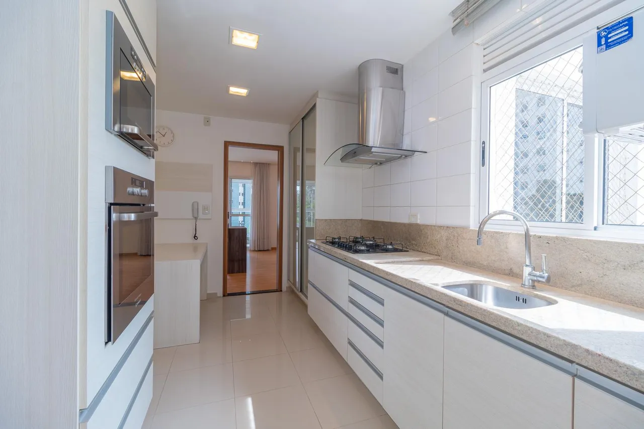 Unfurnished 3-bedroom apartment with glass balcony — photo 6