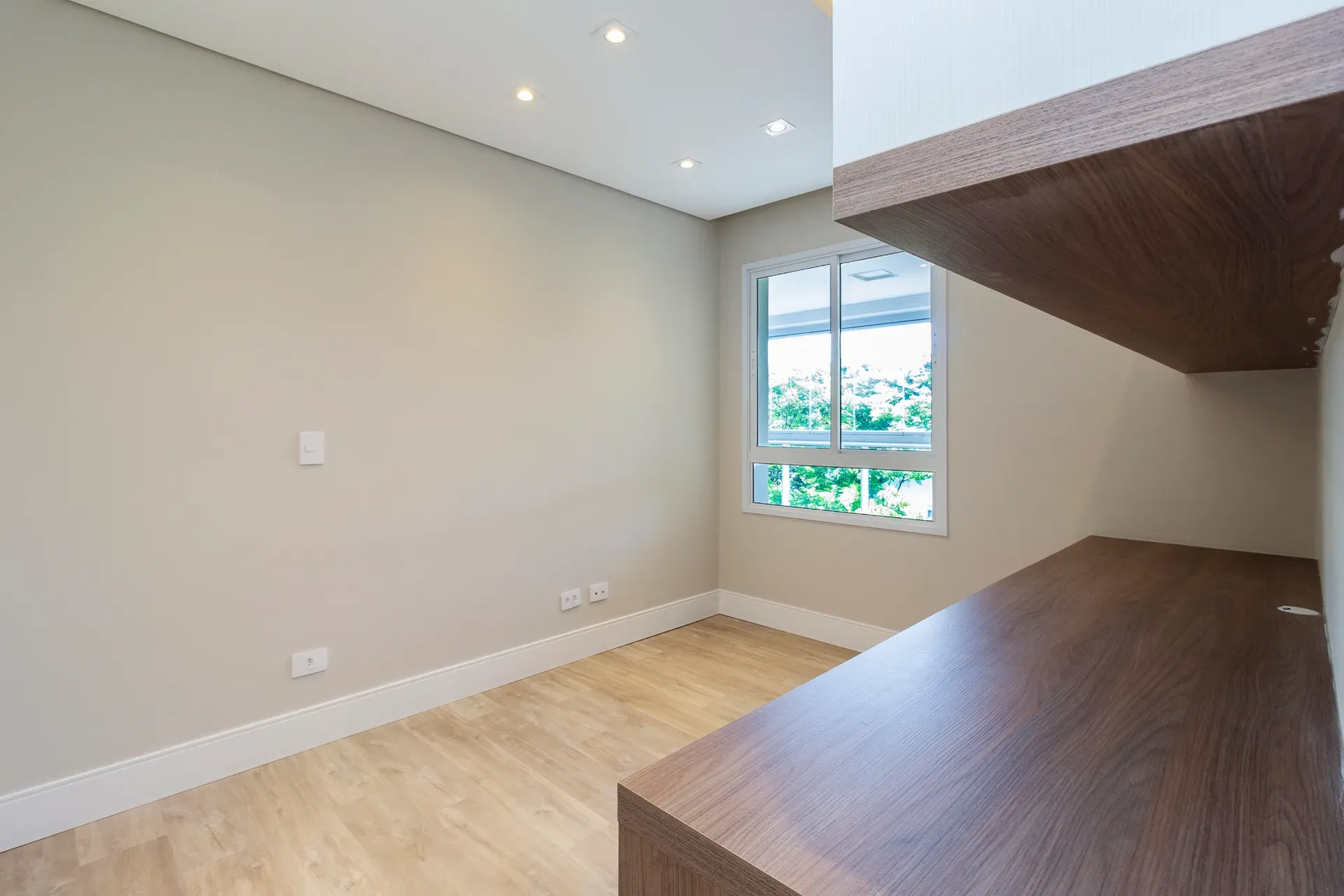 Unfurnished 4-bedroom apartment with 5 bathrooms — photo 52