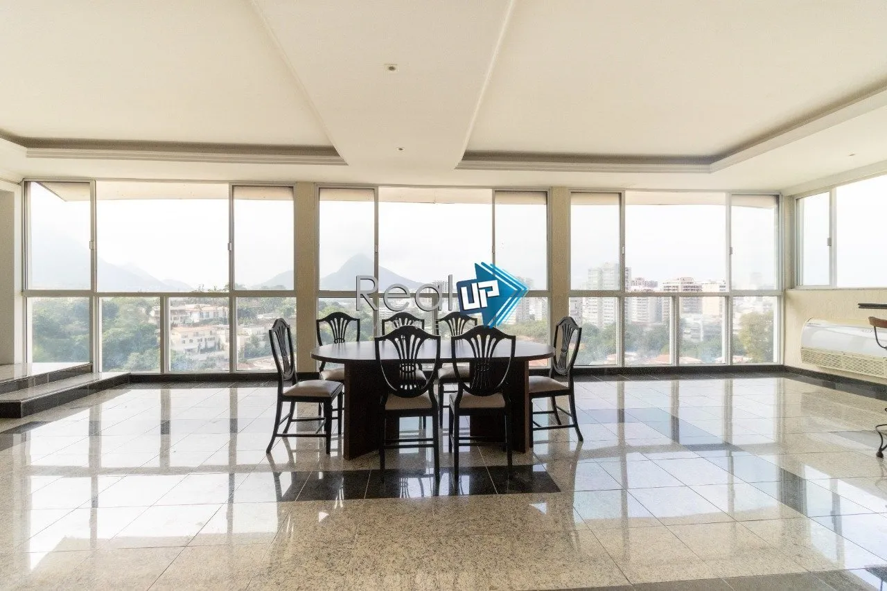 Condominium house with 5 bedrooms and 1081 m² plus laundry — photo 10