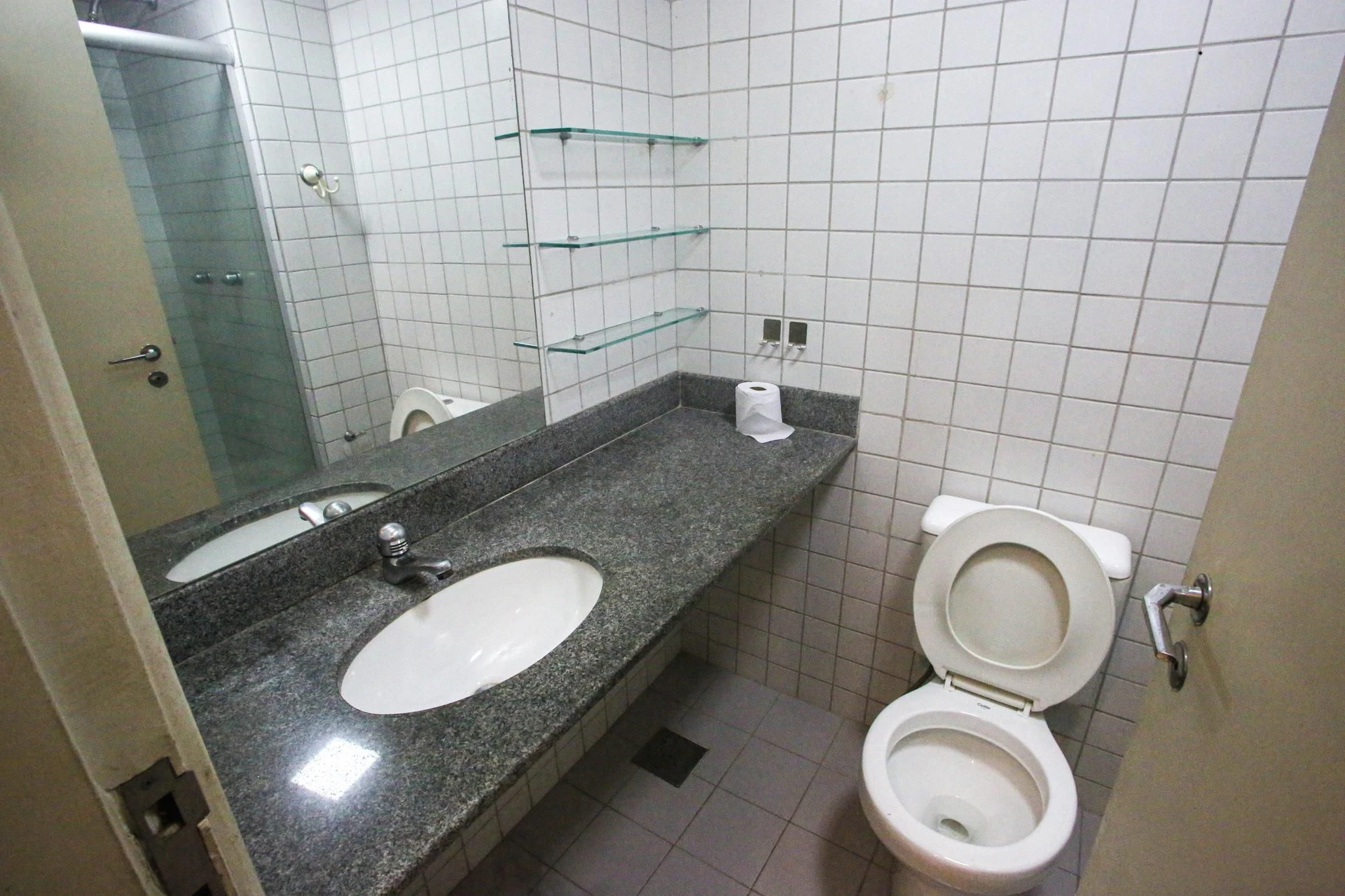 Квартира с 2 спальнями, в доме есть тренажёрный зал — photo 23