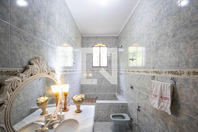 Furnished house with 4 bedrooms and 215 m² — photo 35