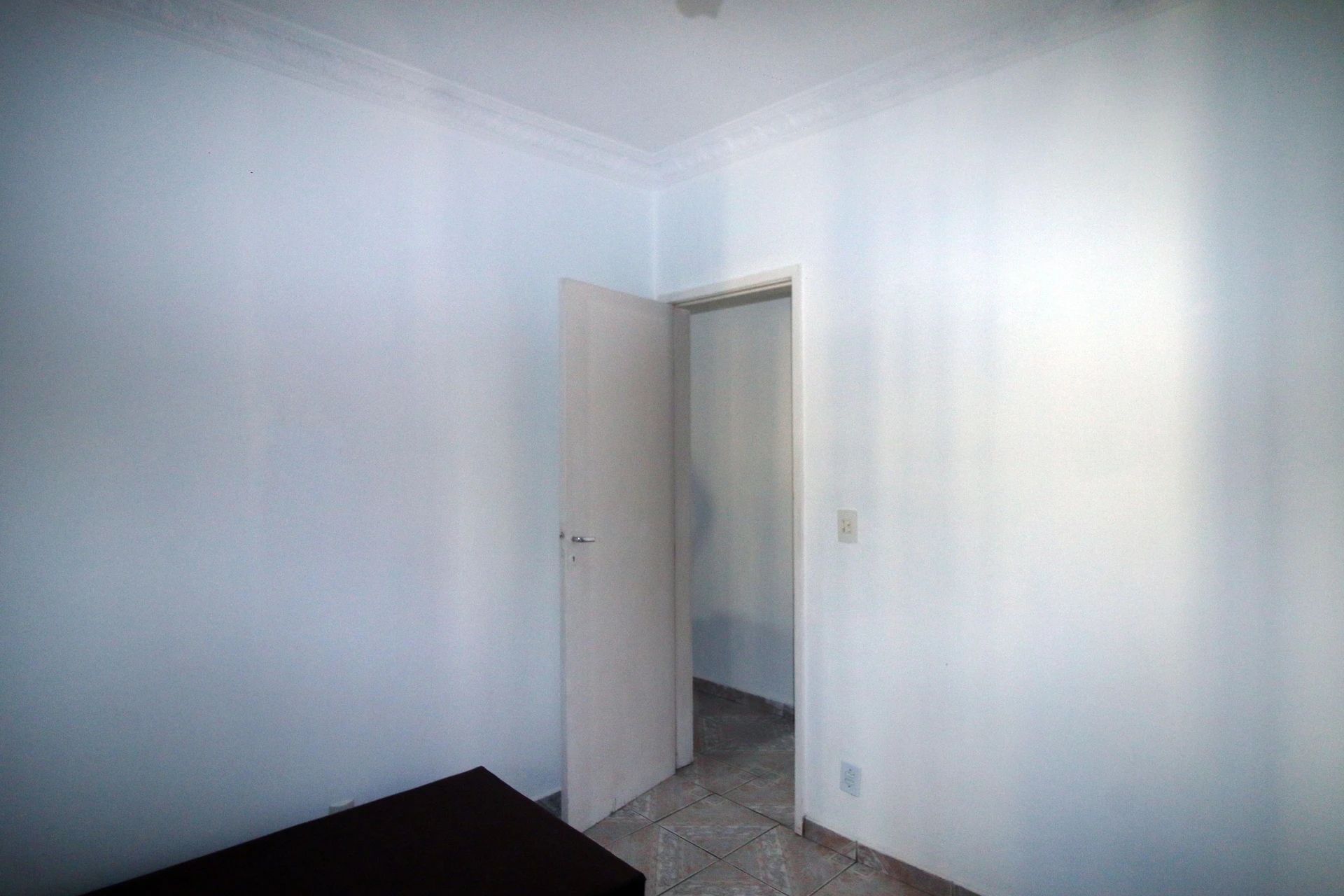 Furnished 2-bedroom apartment with 1 bathroom and glass shower — photo 18