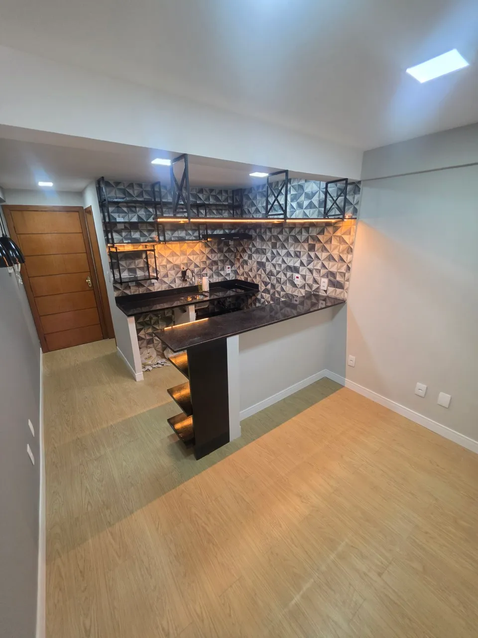 Apartment, 30 m², with wood or laminate floors — photo 2