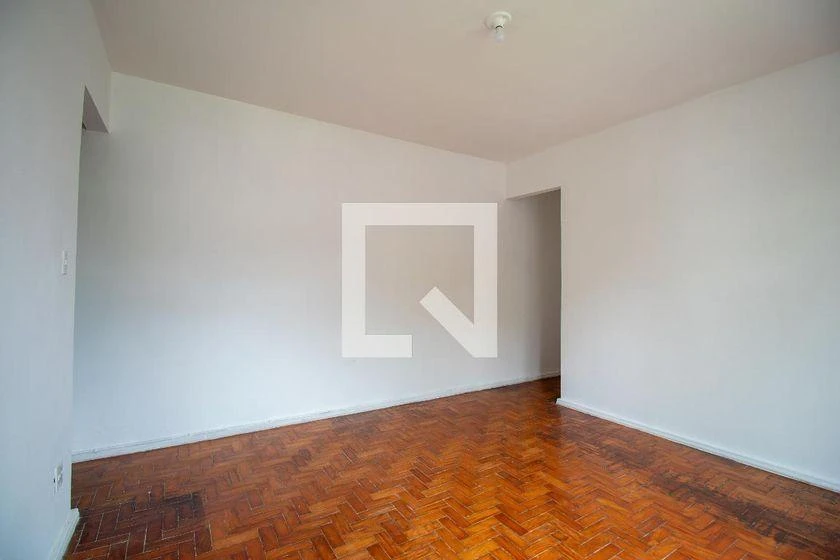 Wood or laminate floors in a 3-bedroom apartment, 80 m² — photo 11