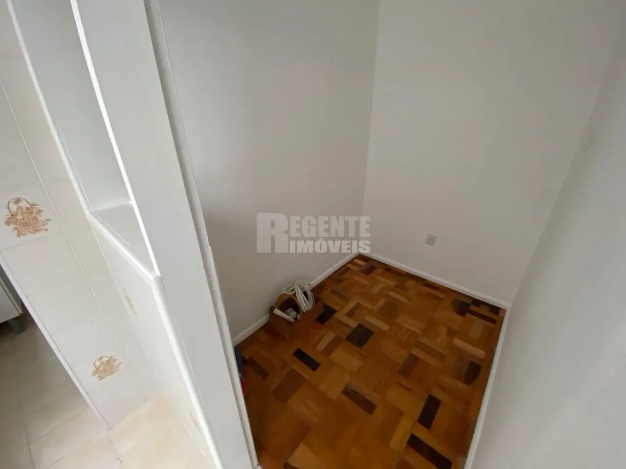Wood or laminate floors in a 2-bedroom apartment, 80 m² — photo 14