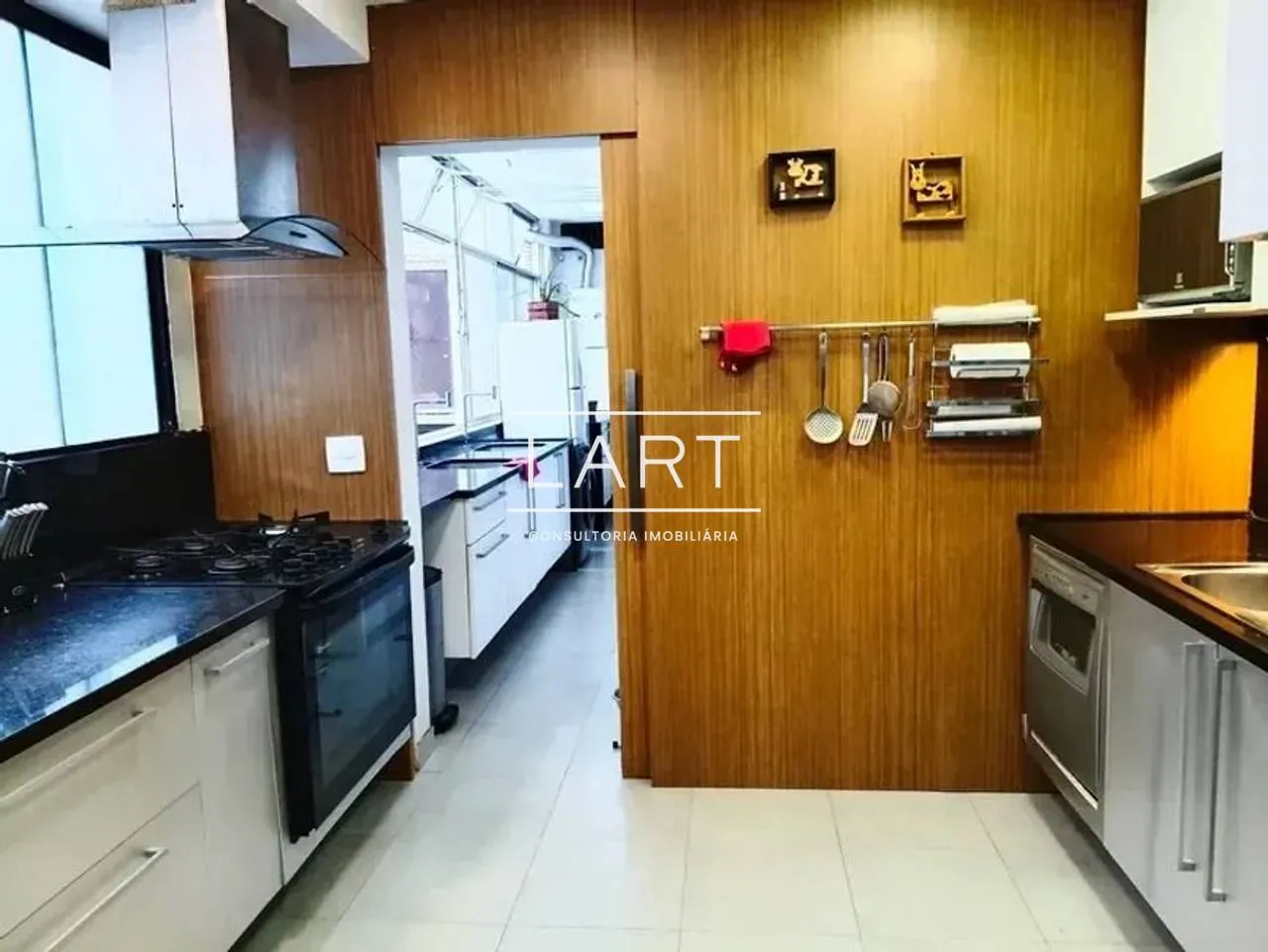 Furnished apartment, 250 m², with floor-to-ceiling windows — photo 23