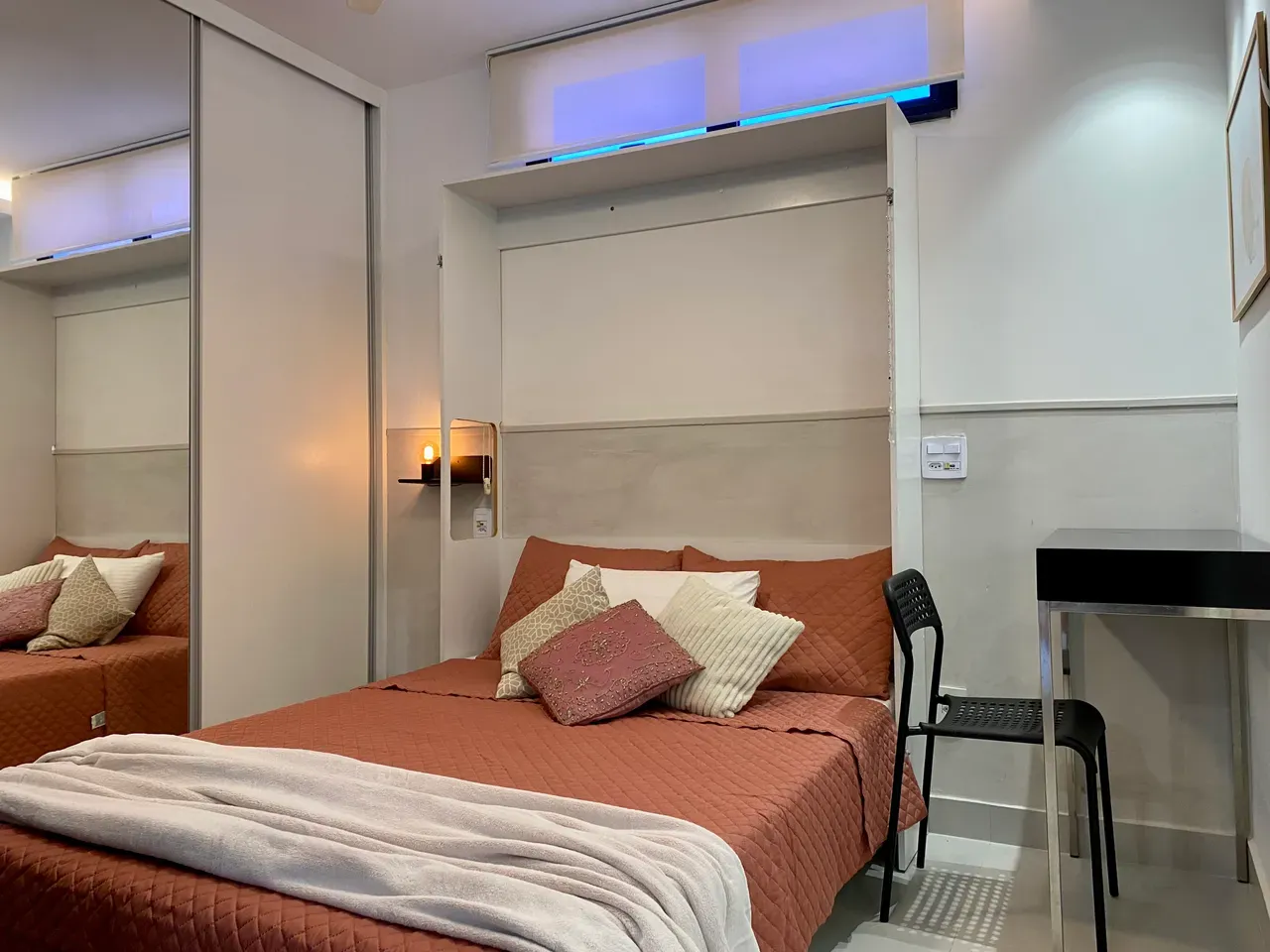 One-bedroom apartment with a washing machine — photo 3
