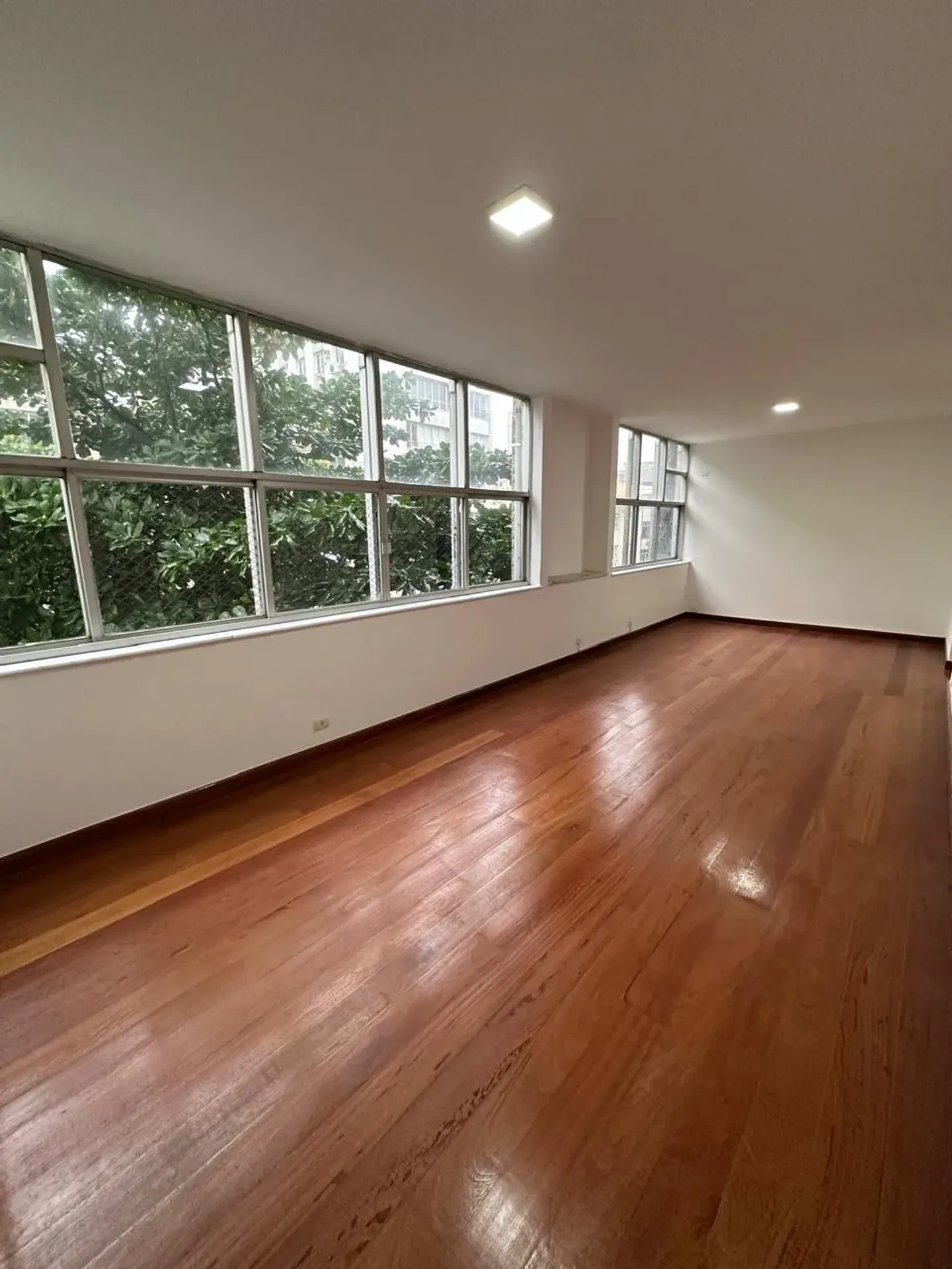 3-bedroom apartment with 4 bathrooms and 1 parking space — photo 2