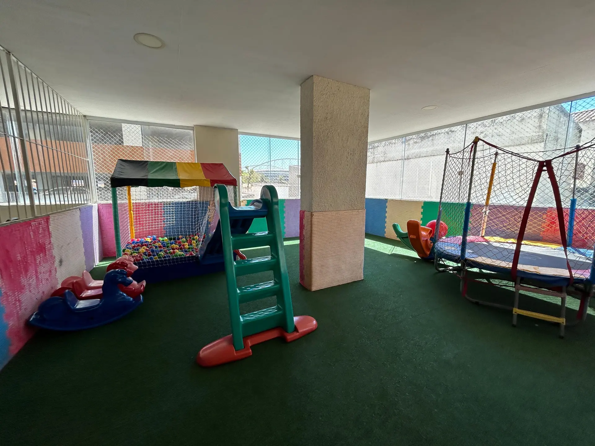 Apartamento com 3 quartos e suíte em bom estado — photo 14