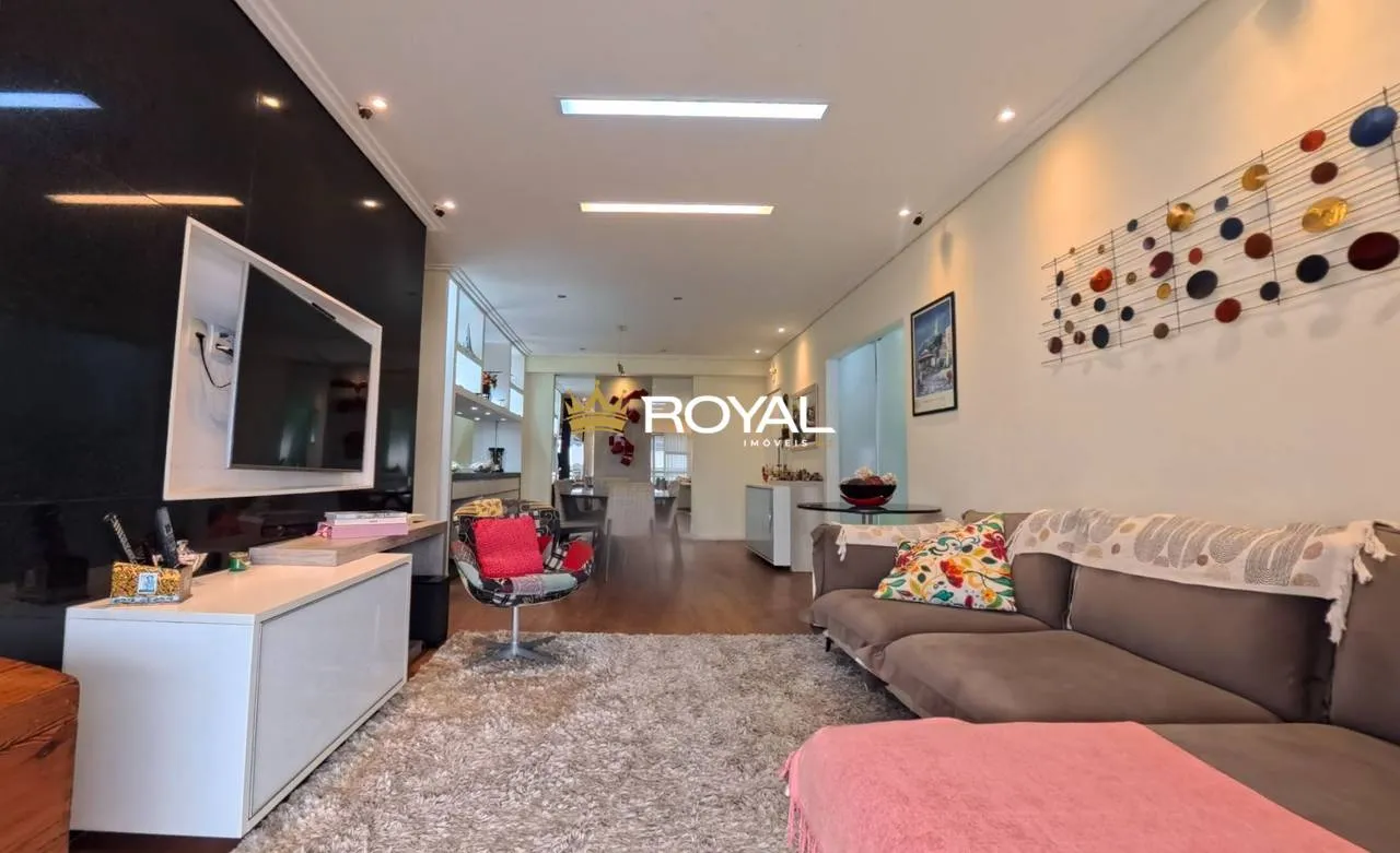 4-bedroom apartment in a building with a pool — photo 5