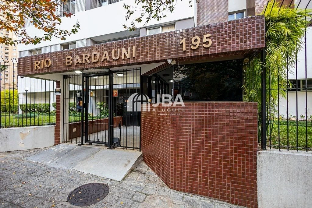 2-bedroom apartment with wood or laminate floors in Curitiba — photo 24