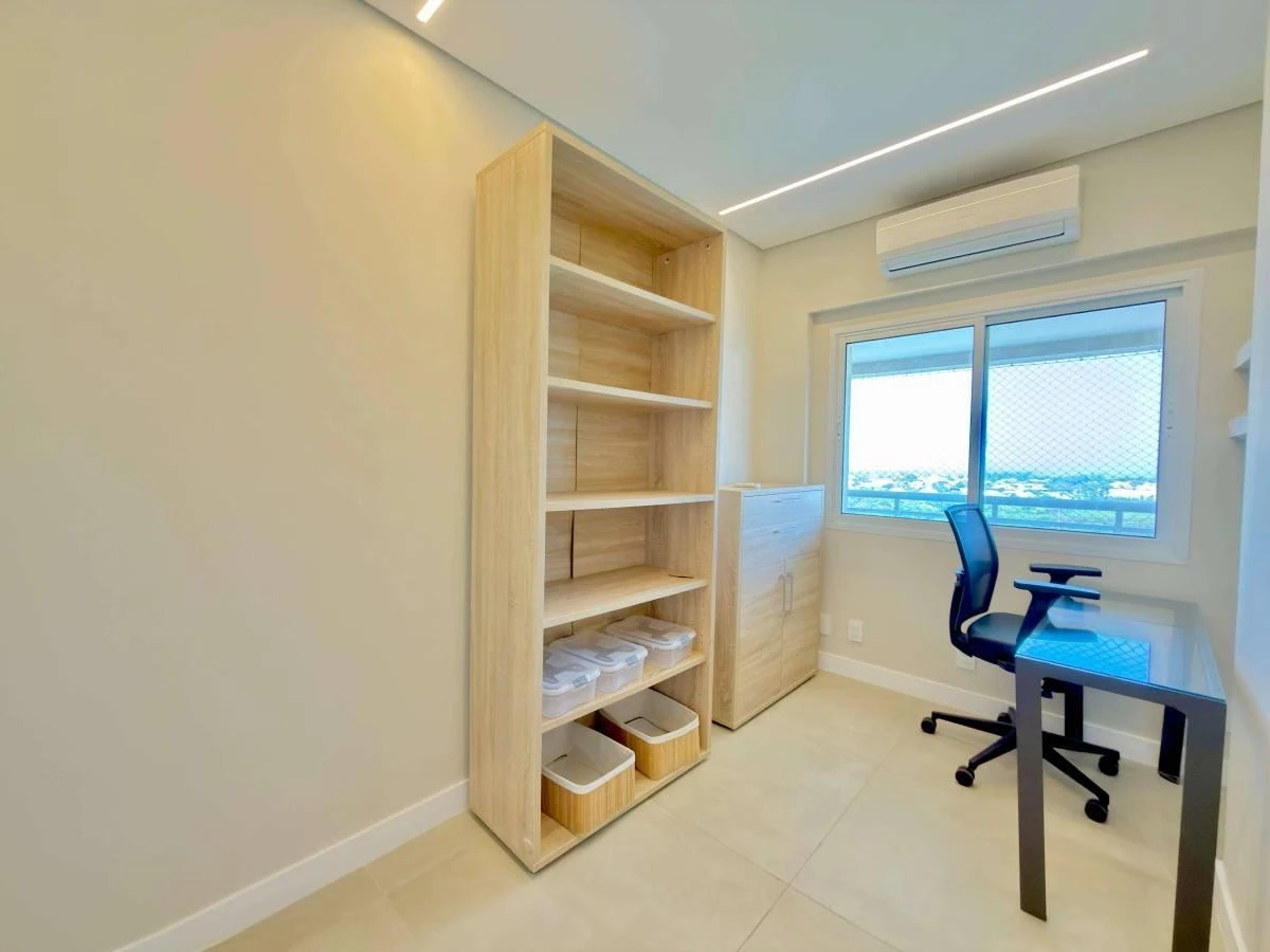 3-bedroom apartment in a building with a gym — photo 12