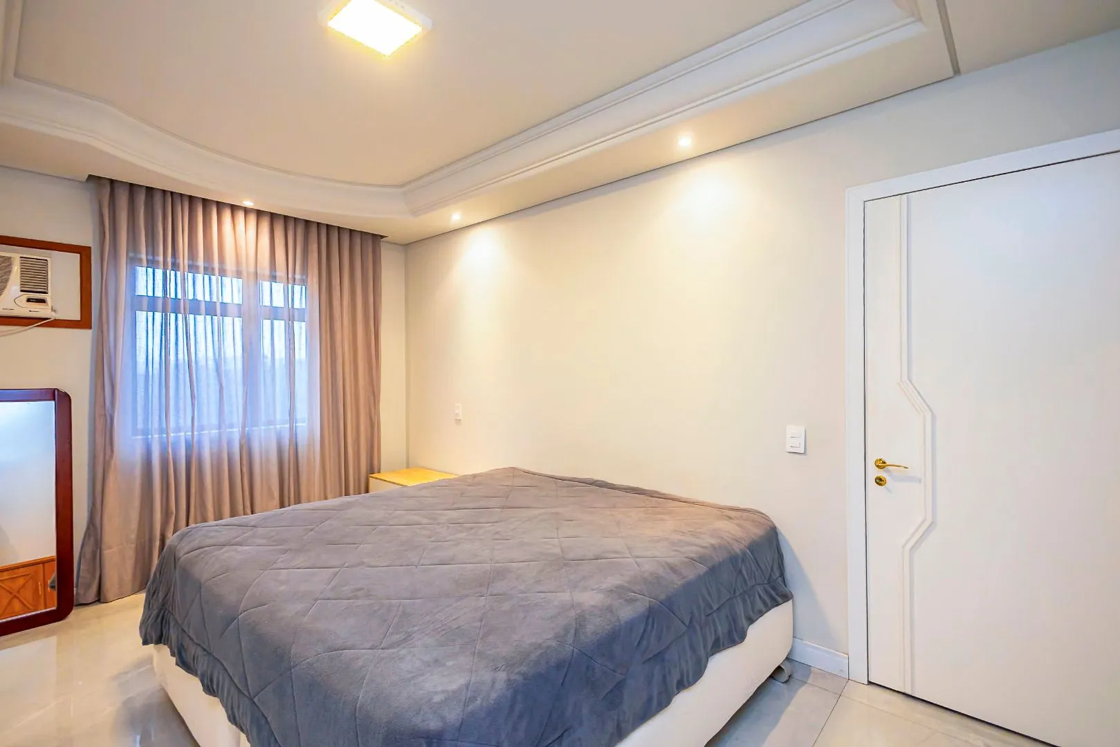 Furnished apartment with open-plan kitchen and 4 bedrooms — photo 18