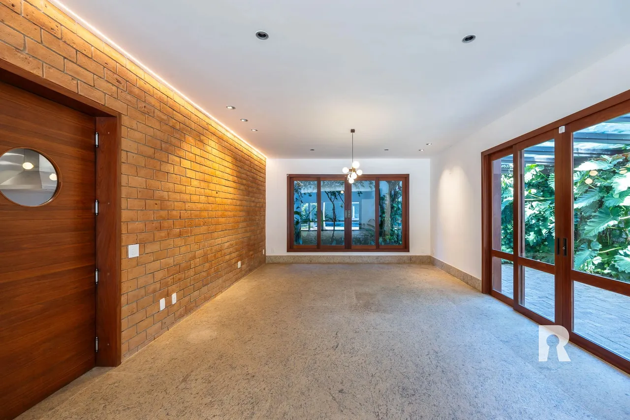 Furnished house with 5 bedrooms and 5 bathrooms — photo 18