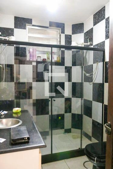 2-bedroom house with a bathtub — photo 35
