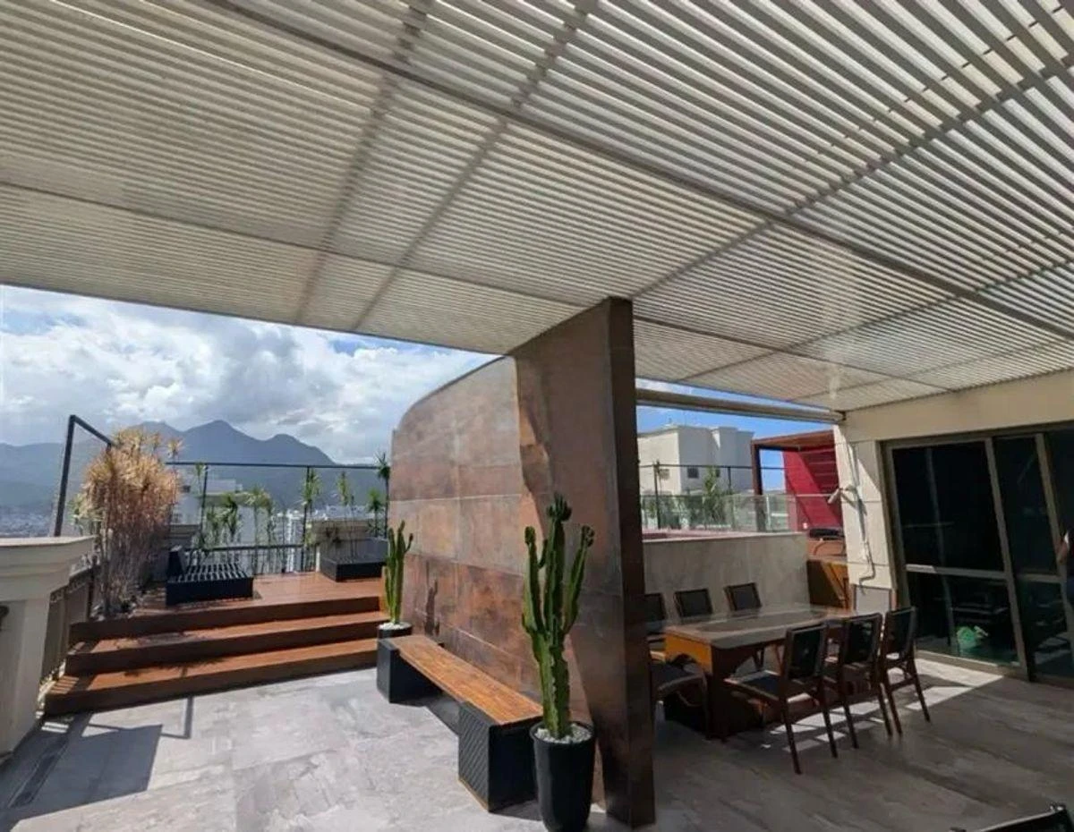 4-bedroom apartment with a mountain view — photo 15