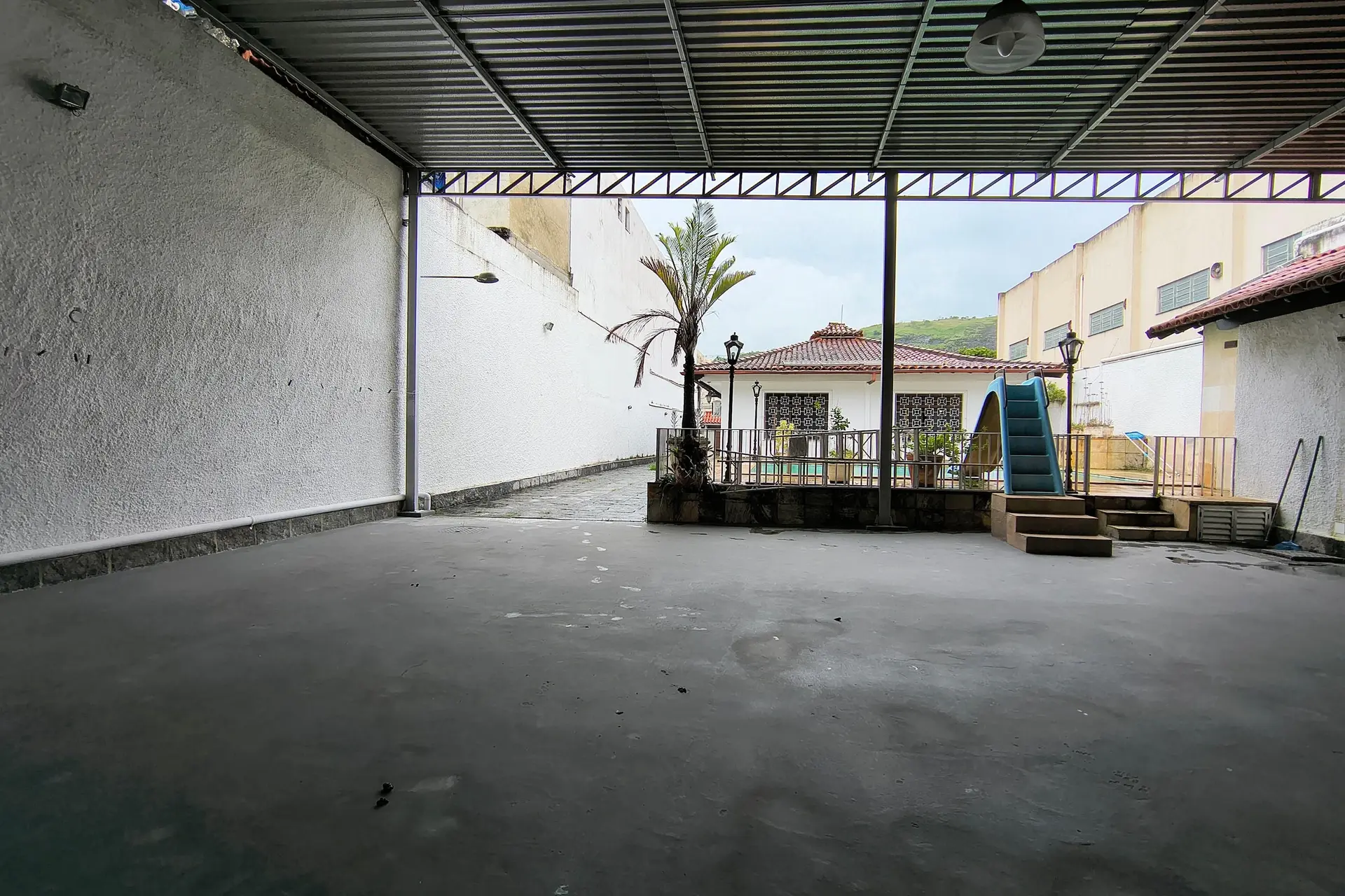 Jacuzzi y 3 dormitorios: casa de 742 m² — photo 106