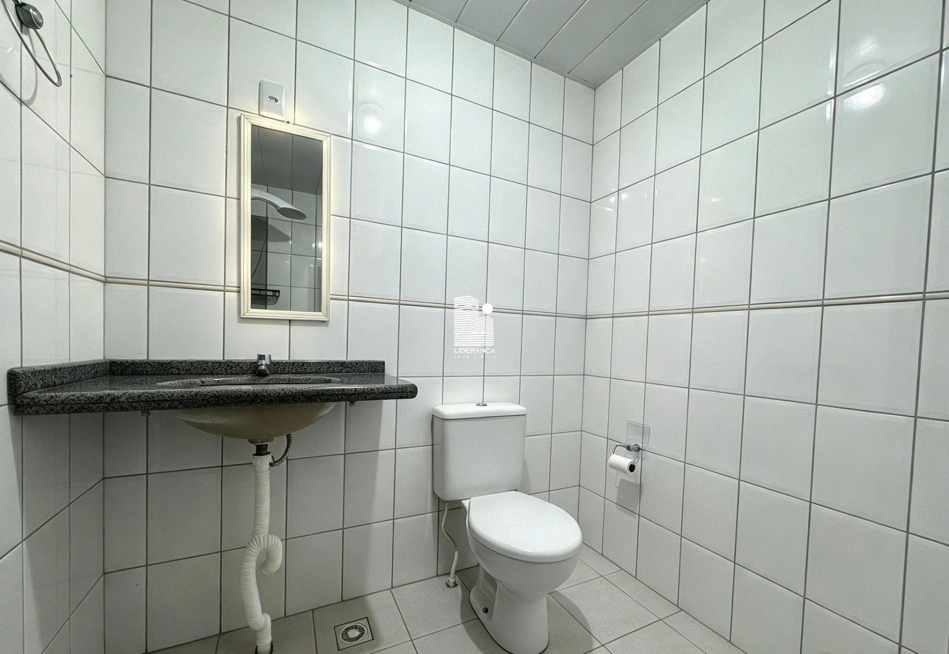 2-bedroom apartment with a mountain view in Florianópolis — photo 13