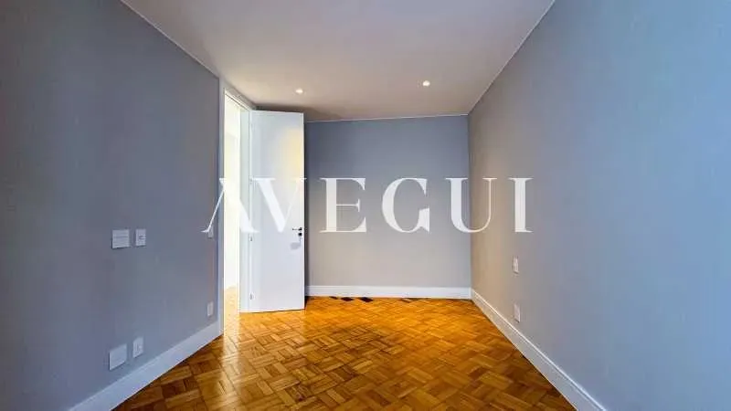Apartamento sem mobília com 4 dormitórios e sacada — photo 7