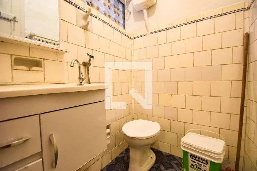 Wood or laminate floors in a one-bedroom apartment, 42 m² — photo 8