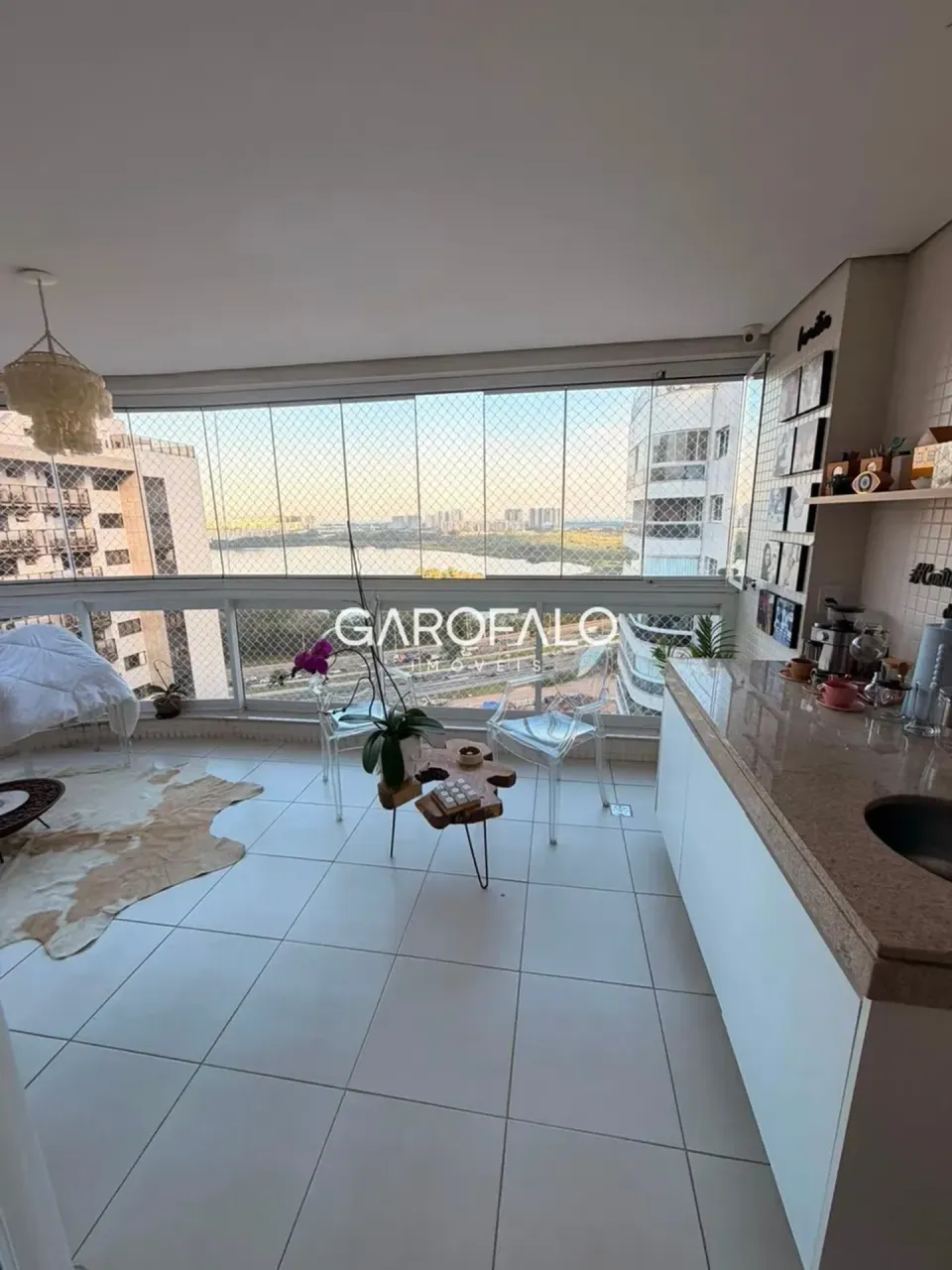 Furnished apartment with 3 bedrooms and a glassed-in balcony — photo 4