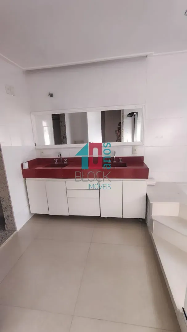 Casa de 480 m² com 5 quartos, 1 suíte e 2 vagas — photo 26