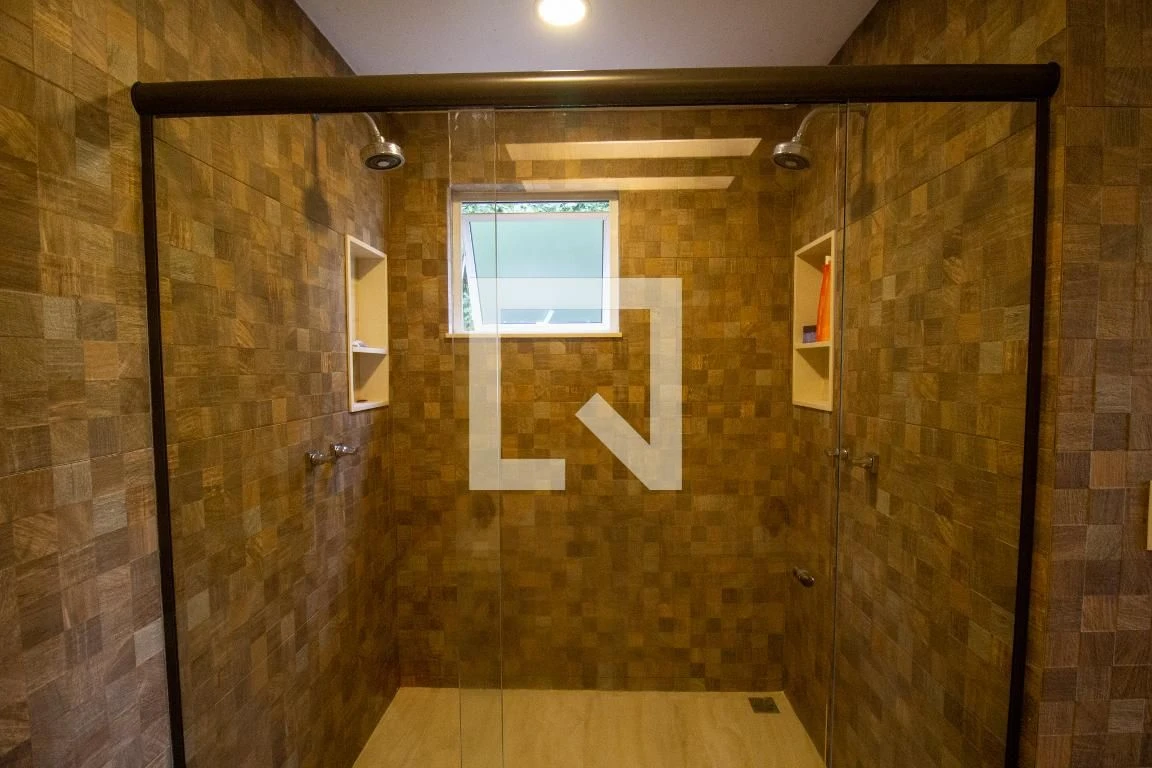 4-bedroom house with a bathtub in Rio de Janeiro — photo 64