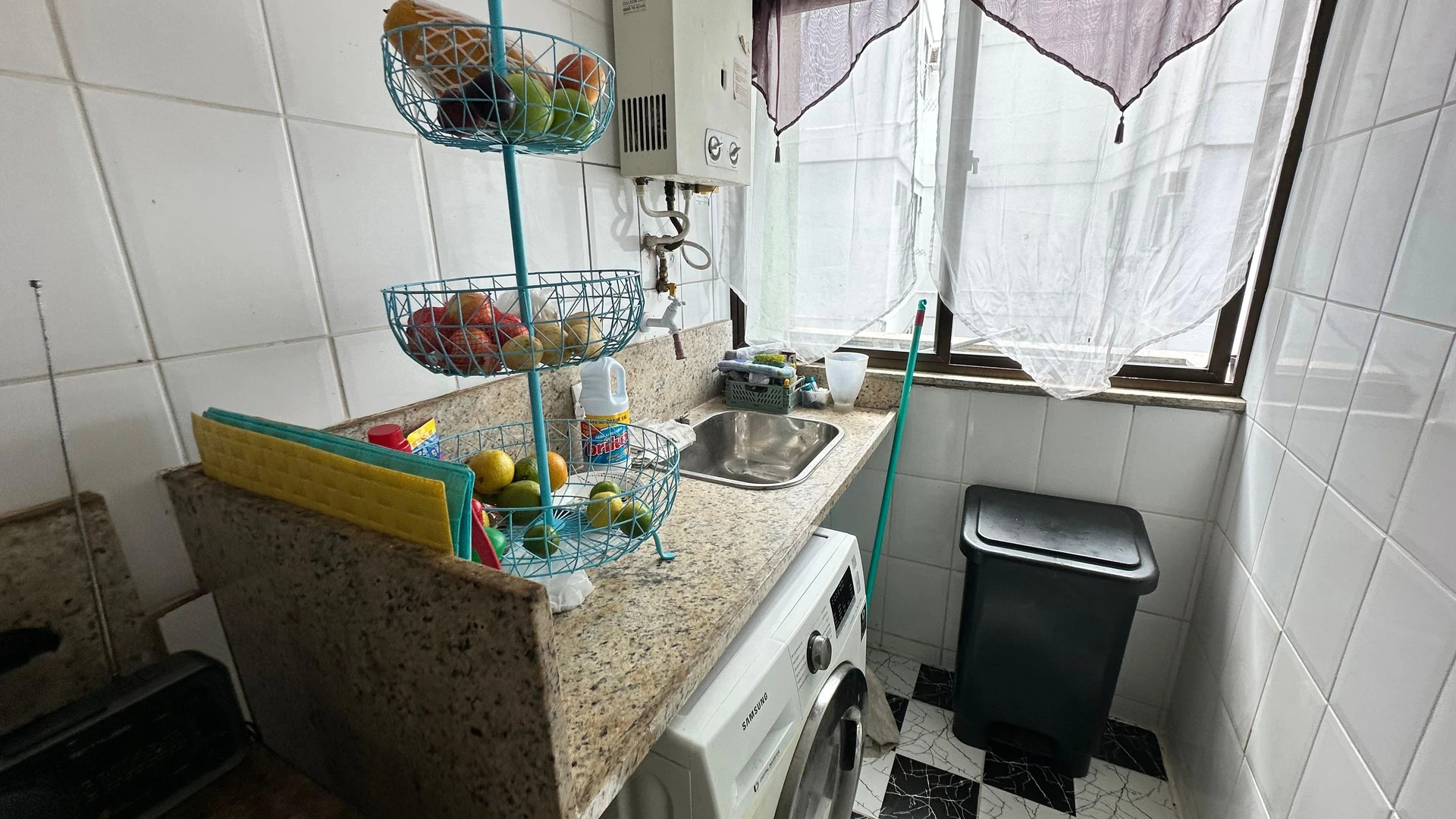 Furnished 2-bedroom apartment with open-plan kitchen — photo 5